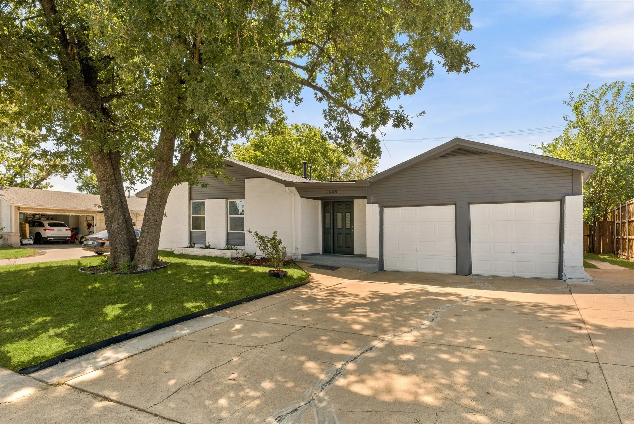 Single Family Residence For Sale in Dallas County , 2508 Syracuse Drive, Irving, Texas 75062, 5 Bedroom, 3 Bathroom, 2 Garage spaces, 2,238 Sqft, built in 1963, mls#21383472, Real Estate Agent in Irving, Homes For Sale in Dallas county, Homes For Sale in Irving, Realtor in Irving Texas, Real Estate Brokerage Independent Realty Texas, Luminita Cordes Realtor