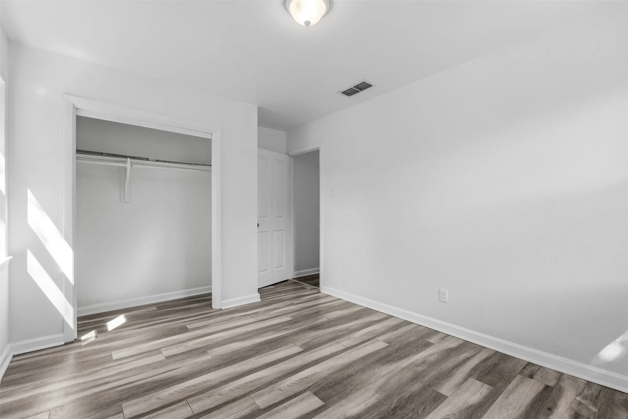 Single Family Residence For Sale in Dallas County , 2508 Syracuse Drive, Irving, Texas 75062, 5 Bedroom, 3 Bathroom, 2 Garage spaces, 2,238 Sqft, built in 1963, mls#21383472, Real Estate Agent in Irving, Homes For Sale in Dallas county, Homes For Sale in Irving, Realtor in Irving Texas, Real Estate Brokerage Independent Realty Texas, Luminita Cordes Realtor