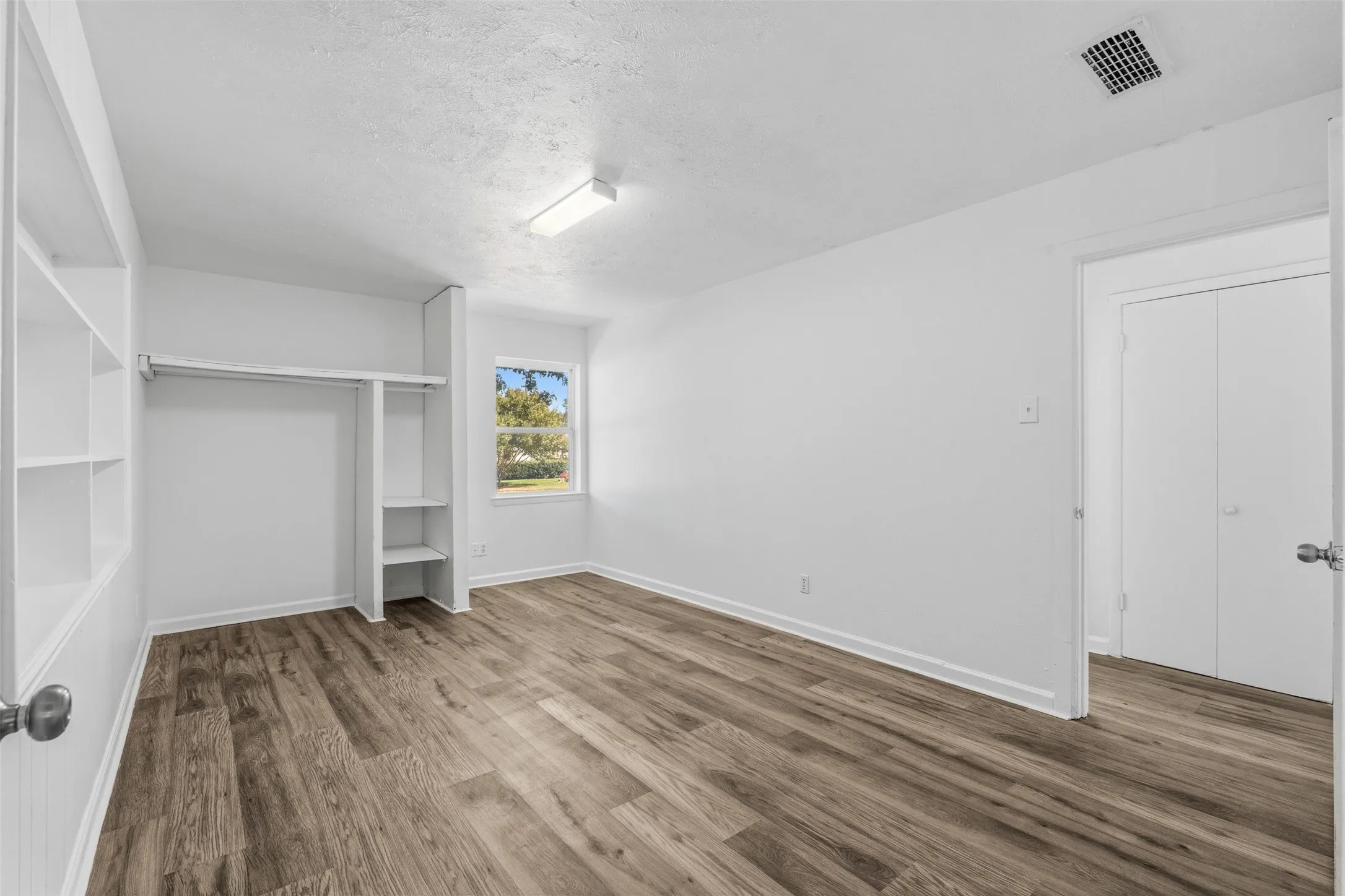 Single Family Residence For Sale in Dallas County , 2508 Syracuse Drive, Irving, Texas 75062, 5 Bedroom, 3 Bathroom, 2 Garage spaces, 2,238 Sqft, built in 1963, mls#21383472, Real Estate Agent in Irving, Homes For Sale in Dallas county, Homes For Sale in Irving, Realtor in Irving Texas, Real Estate Brokerage Independent Realty Texas, Luminita Cordes Realtor