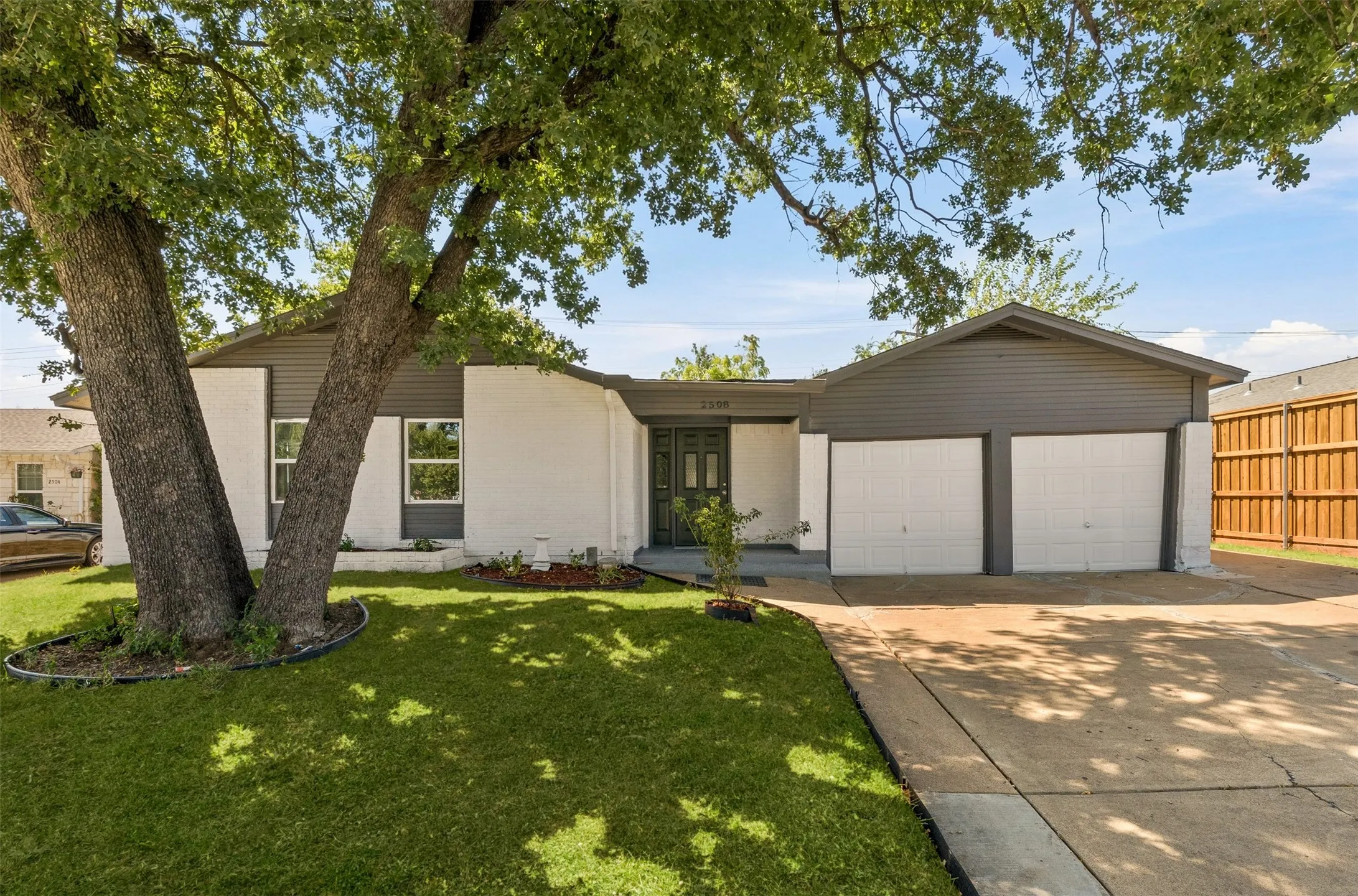 Single Family Residence For Sale in Dallas County , 2508 Syracuse Drive, Irving, Texas 75062, 5 Bedroom, 3 Bathroom, 2 Garage spaces, 2,238 Sqft, built in 1963, mls#21383472, Real Estate Agent in Irving, Homes For Sale in Dallas county, Homes For Sale in Irving, Realtor in Irving Texas, Real Estate Brokerage Independent Realty Texas, Luminita Cordes Realtor