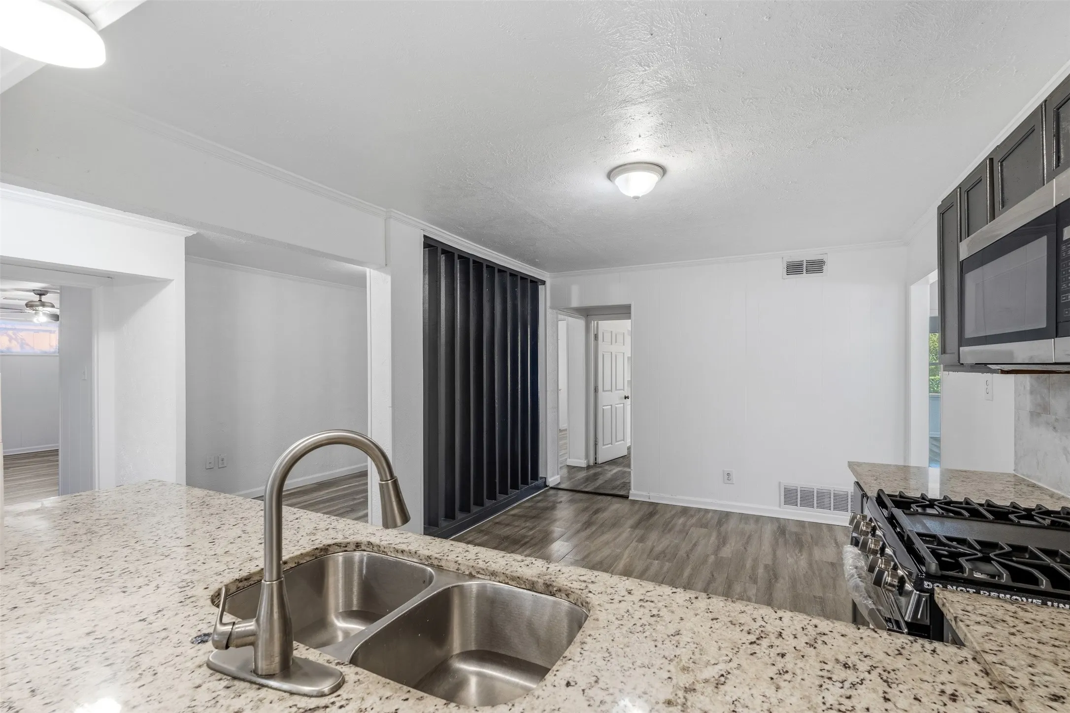 Single Family Residence For Sale in Dallas County , 2508 Syracuse Drive, Irving, Texas 75062, 5 Bedroom, 3 Bathroom, 2 Garage spaces, 2,238 Sqft, built in 1963, mls#21383472, Real Estate Agent in Irving, Homes For Sale in Dallas county, Homes For Sale in Irving, Realtor in Irving Texas, Real Estate Brokerage Independent Realty Texas, Luminita Cordes Realtor