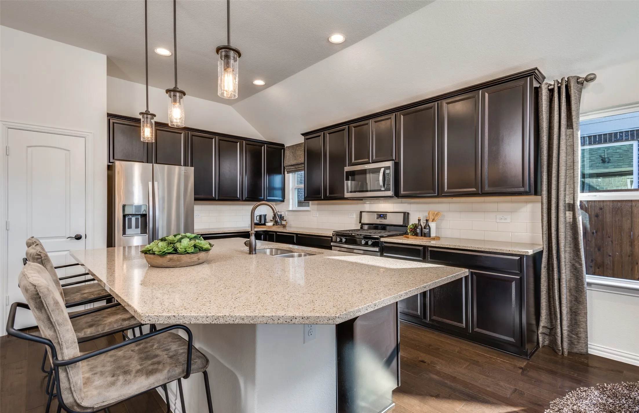 *Model Representation - Spacious kitchen with eat-in bartop island