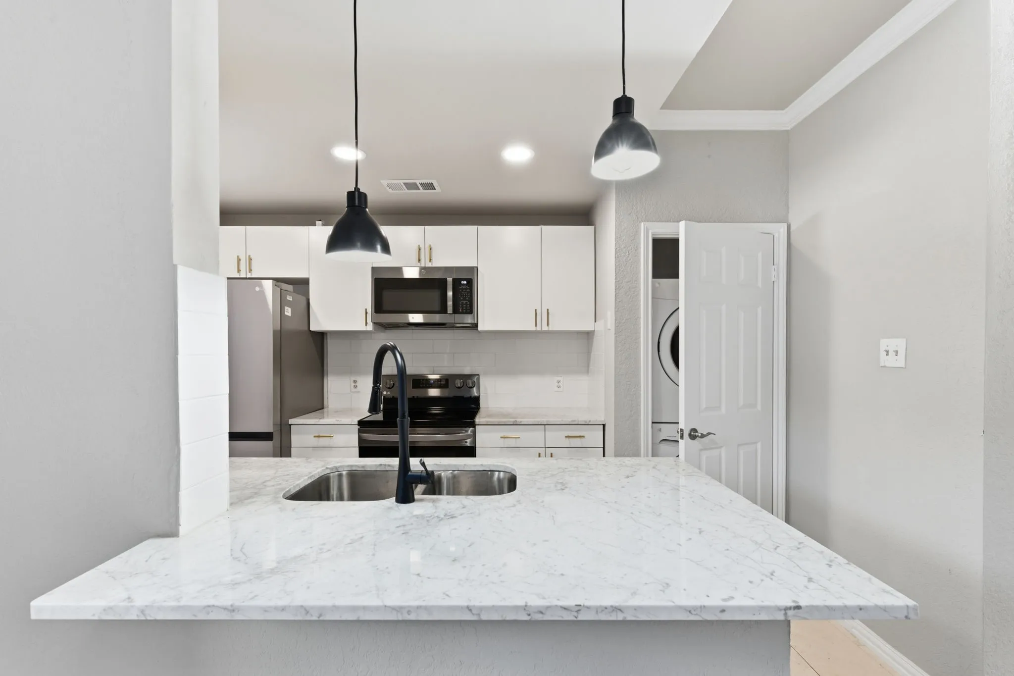 Condominium For Rent in Dallas County , 14333 Preston Road 1704, Dallas, Texas 75254, 2 Bedroom, 3 Bathroom, Garage spaces, 1,221 Sqft, built in 1982, mls#21383196, Real Estate Agent in Dallas, Homes For Rent in Dallas county, Homes For Rent in Dallas, Realtor in Dallas Texas, Real Estate Brokerage Independent Realty Texas, Luminita Cordes Realtor