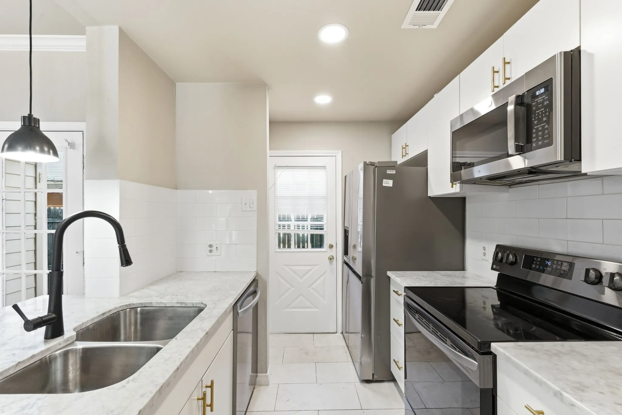 Condominium For Rent in Dallas County , 14333 Preston Road 1704, Dallas, Texas 75254, 2 Bedroom, 3 Bathroom, Garage spaces, 1,221 Sqft, built in 1982, mls#21383196, Real Estate Agent in Dallas, Homes For Rent in Dallas county, Homes For Rent in Dallas, Realtor in Dallas Texas, Real Estate Brokerage Independent Realty Texas, Luminita Cordes Realtor