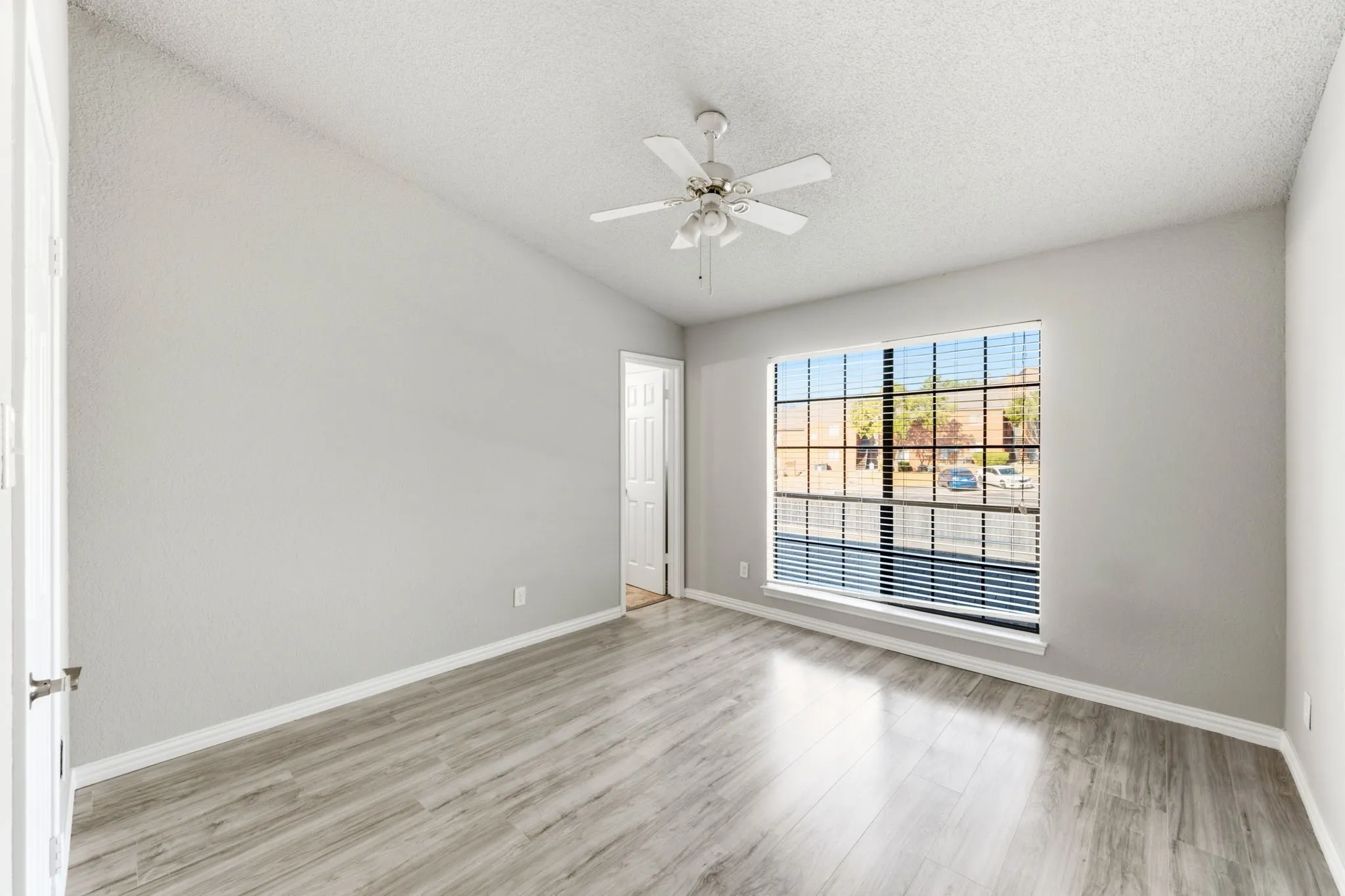Condominium For Rent in Dallas County , 14333 Preston Road 1704, Dallas, Texas 75254, 2 Bedroom, 3 Bathroom, Garage spaces, 1,221 Sqft, built in 1982, mls#21383196, Real Estate Agent in Dallas, Homes For Rent in Dallas county, Homes For Rent in Dallas, Realtor in Dallas Texas, Real Estate Brokerage Independent Realty Texas, Luminita Cordes Realtor