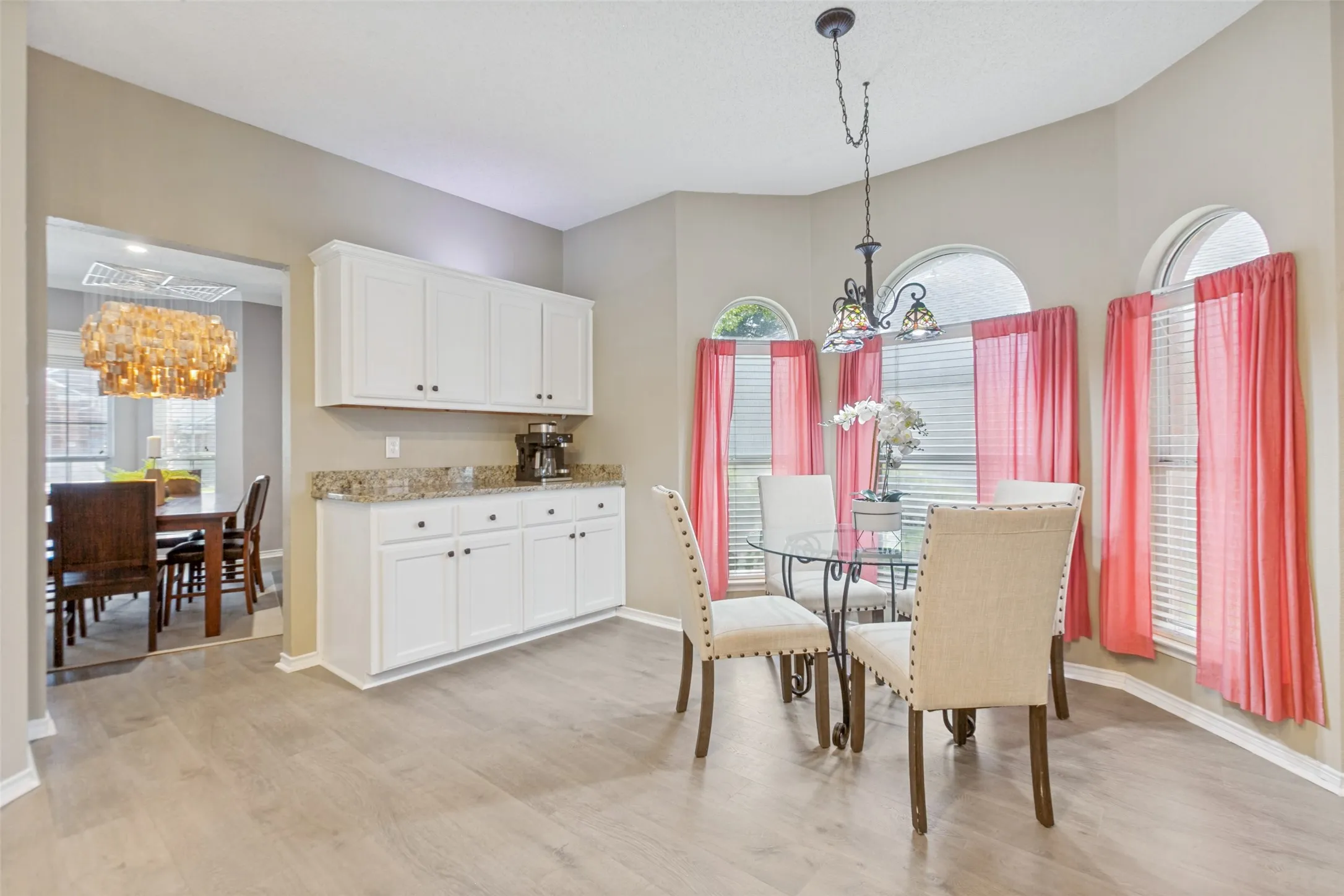 Single Family Residence For Sale in Dallas County , 425 Baltusrol Circle, Garland, Texas 75044, 4 Bedroom, 3 Bathroom, 2 Garage spaces, 2,824 Sqft, built in 1997, mls#21383552, Real Estate Agent in Garland, Homes For Sale in Dallas county, Homes For Sale in Garland, Realtor in Garland Texas, Real Estate Brokerage Independent Realty Texas, Luminita Cordes Realtor