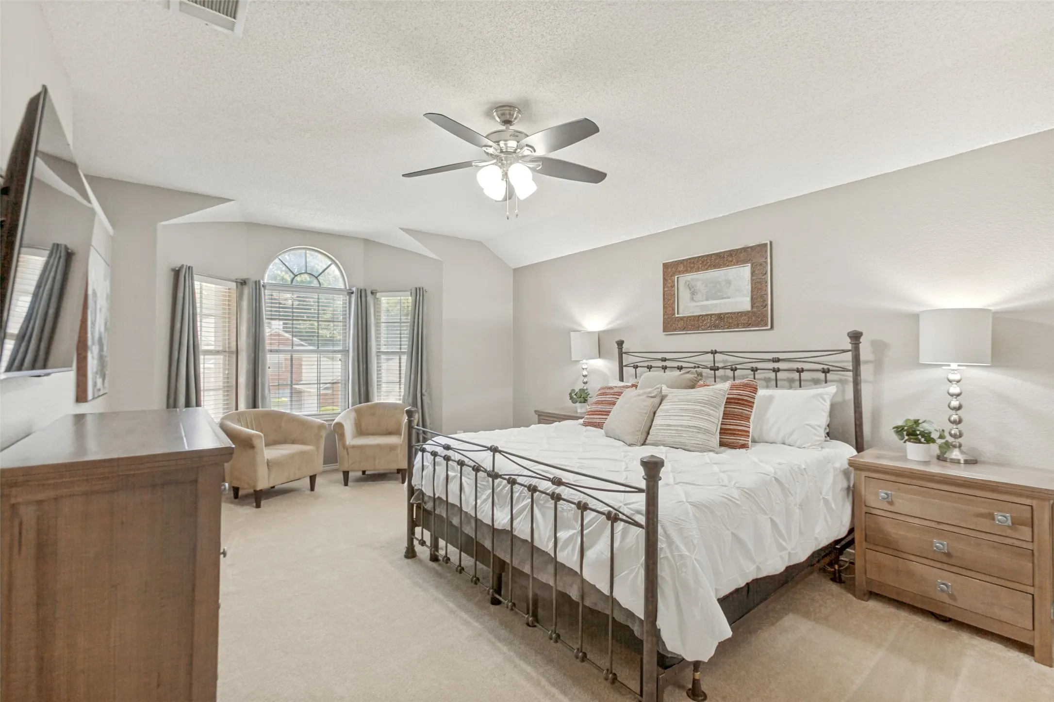 Single Family Residence For Sale in Dallas County , 425 Baltusrol Circle, Garland, Texas 75044, 4 Bedroom, 3 Bathroom, 2 Garage spaces, 2,824 Sqft, built in 1997, mls#21383552, Real Estate Agent in Garland, Homes For Sale in Dallas county, Homes For Sale in Garland, Realtor in Garland Texas, Real Estate Brokerage Independent Realty Texas, Luminita Cordes Realtor