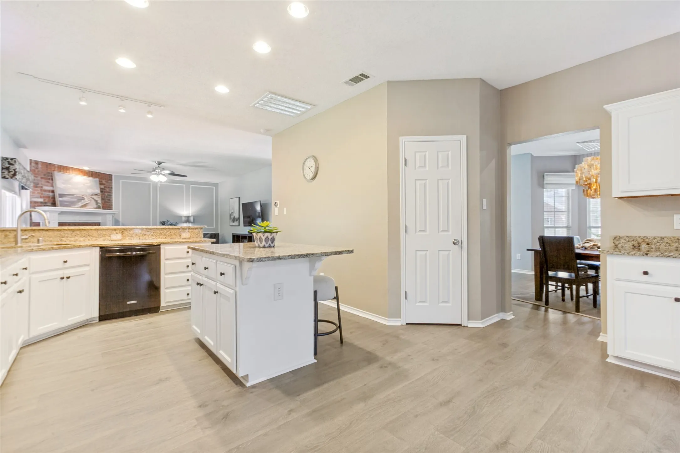Single Family Residence For Sale in Dallas County , 425 Baltusrol Circle, Garland, Texas 75044, 4 Bedroom, 3 Bathroom, 2 Garage spaces, 2,824 Sqft, built in 1997, mls#21383552, Real Estate Agent in Garland, Homes For Sale in Dallas county, Homes For Sale in Garland, Realtor in Garland Texas, Real Estate Brokerage Independent Realty Texas, Luminita Cordes Realtor