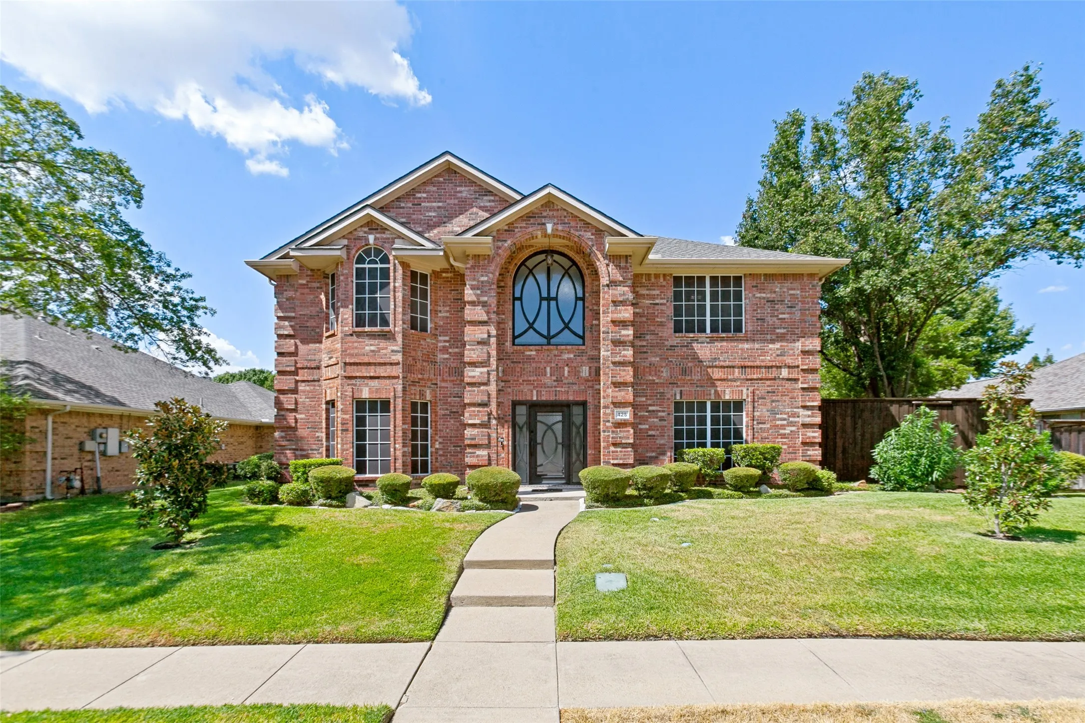 Single Family Residence For Sale in Dallas County , 425 Baltusrol Circle, Garland, Texas 75044, 4 Bedroom, 3 Bathroom, 2 Garage spaces, 2,824 Sqft, built in 1997, mls#21383552, Real Estate Agent in Garland, Homes For Sale in Dallas county, Homes For Sale in Garland, Realtor in Garland Texas, Real Estate Brokerage Independent Realty Texas, Luminita Cordes Realtor