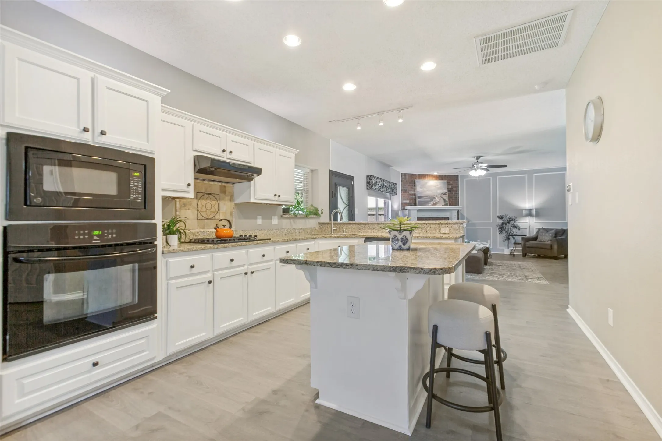 Single Family Residence For Sale in Dallas County , 425 Baltusrol Circle, Garland, Texas 75044, 4 Bedroom, 3 Bathroom, 2 Garage spaces, 2,824 Sqft, built in 1997, mls#21383552, Real Estate Agent in Garland, Homes For Sale in Dallas county, Homes For Sale in Garland, Realtor in Garland Texas, Real Estate Brokerage Independent Realty Texas, Luminita Cordes Realtor