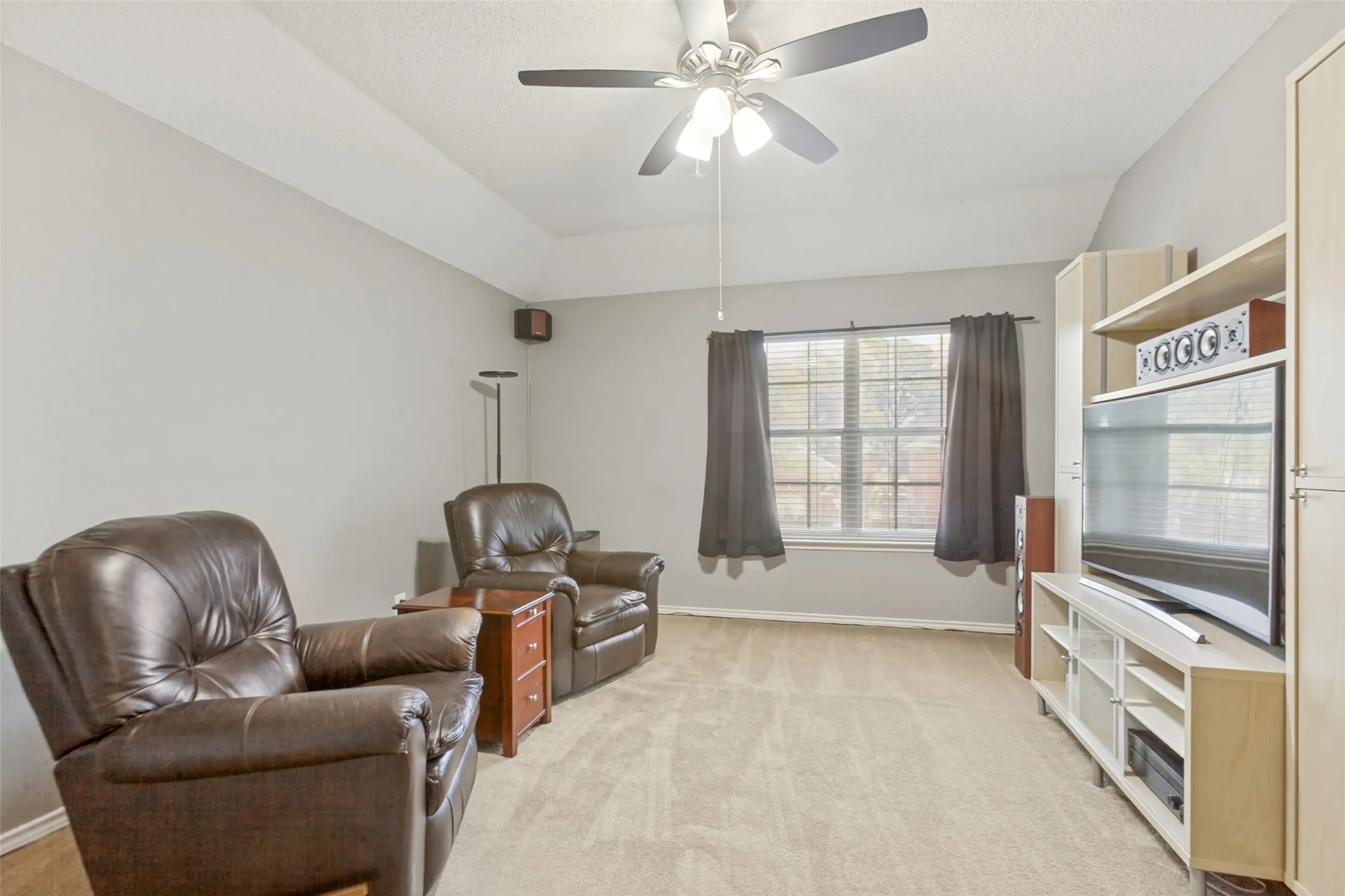 Single Family Residence For Sale in Dallas County , 425 Baltusrol Circle, Garland, Texas 75044, 4 Bedroom, 3 Bathroom, 2 Garage spaces, 2,824 Sqft, built in 1997, mls#21383552, Real Estate Agent in Garland, Homes For Sale in Dallas county, Homes For Sale in Garland, Realtor in Garland Texas, Real Estate Brokerage Independent Realty Texas, Luminita Cordes Realtor