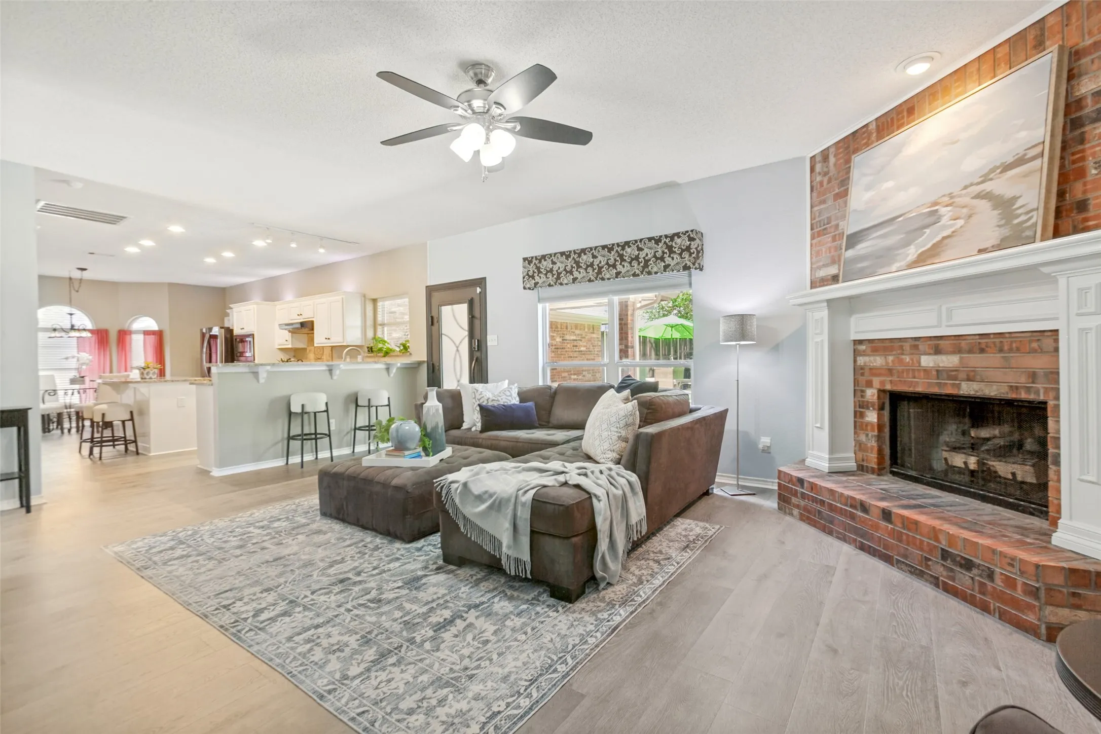 Single Family Residence For Sale in Dallas County , 425 Baltusrol Circle, Garland, Texas 75044, 4 Bedroom, 3 Bathroom, 2 Garage spaces, 2,824 Sqft, built in 1997, mls#21383552, Real Estate Agent in Garland, Homes For Sale in Dallas county, Homes For Sale in Garland, Realtor in Garland Texas, Real Estate Brokerage Independent Realty Texas, Luminita Cordes Realtor