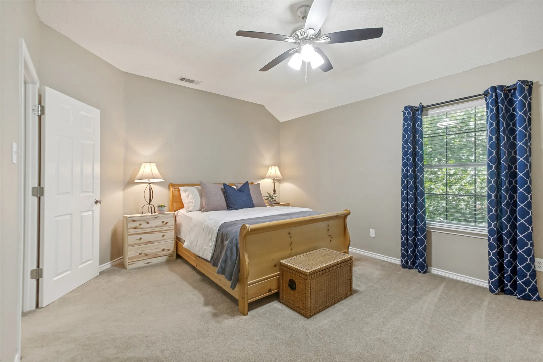 Single Family Residence For Sale in Dallas County , 425 Baltusrol Circle, Garland, Texas 75044, 4 Bedroom, 3 Bathroom, 2 Garage spaces, 2,824 Sqft, built in 1997, mls#21383552, Real Estate Agent in Garland, Homes For Sale in Dallas county, Homes For Sale in Garland, Realtor in Garland Texas, Real Estate Brokerage Independent Realty Texas, Luminita Cordes Realtor