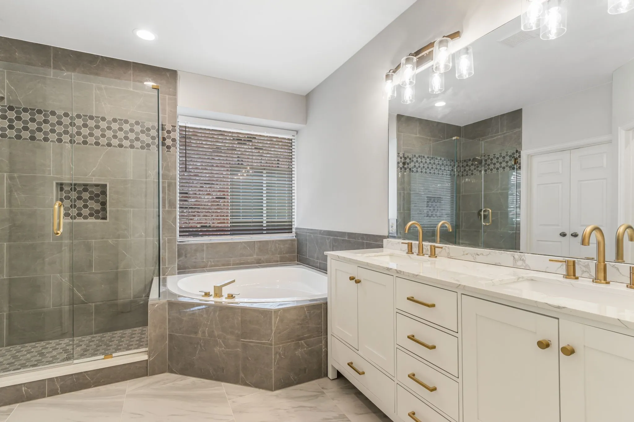 Single Family Residence For Sale in Denton County , 3628 Andrea Drive, Flower Mound, Texas 75022, 4 Bedroom, 3 Bathroom, 2 Garage spaces, 2,424 Sqft, built in 2004, mls#21381204, Real Estate Agent in Flower Mound, Homes For Sale in Denton county, Homes For Sale in Flower Mound, Realtor in Flower Mound Texas, Real Estate Brokerage Independent Realty Texas, Luminita Cordes Realtor