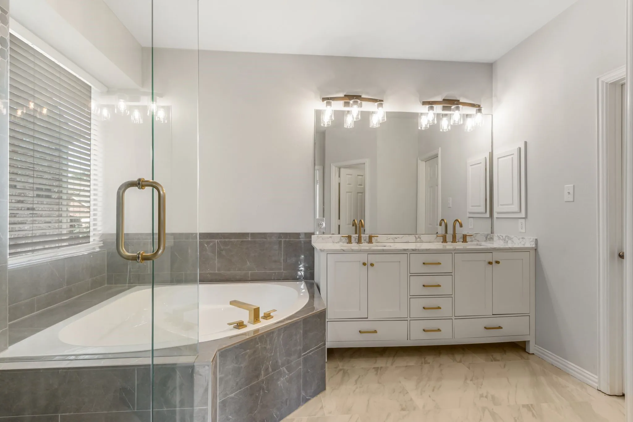 Single Family Residence For Sale in Denton County , 3628 Andrea Drive, Flower Mound, Texas 75022, 4 Bedroom, 3 Bathroom, 2 Garage spaces, 2,424 Sqft, built in 2004, mls#21381204, Real Estate Agent in Flower Mound, Homes For Sale in Denton county, Homes For Sale in Flower Mound, Realtor in Flower Mound Texas, Real Estate Brokerage Independent Realty Texas, Luminita Cordes Realtor