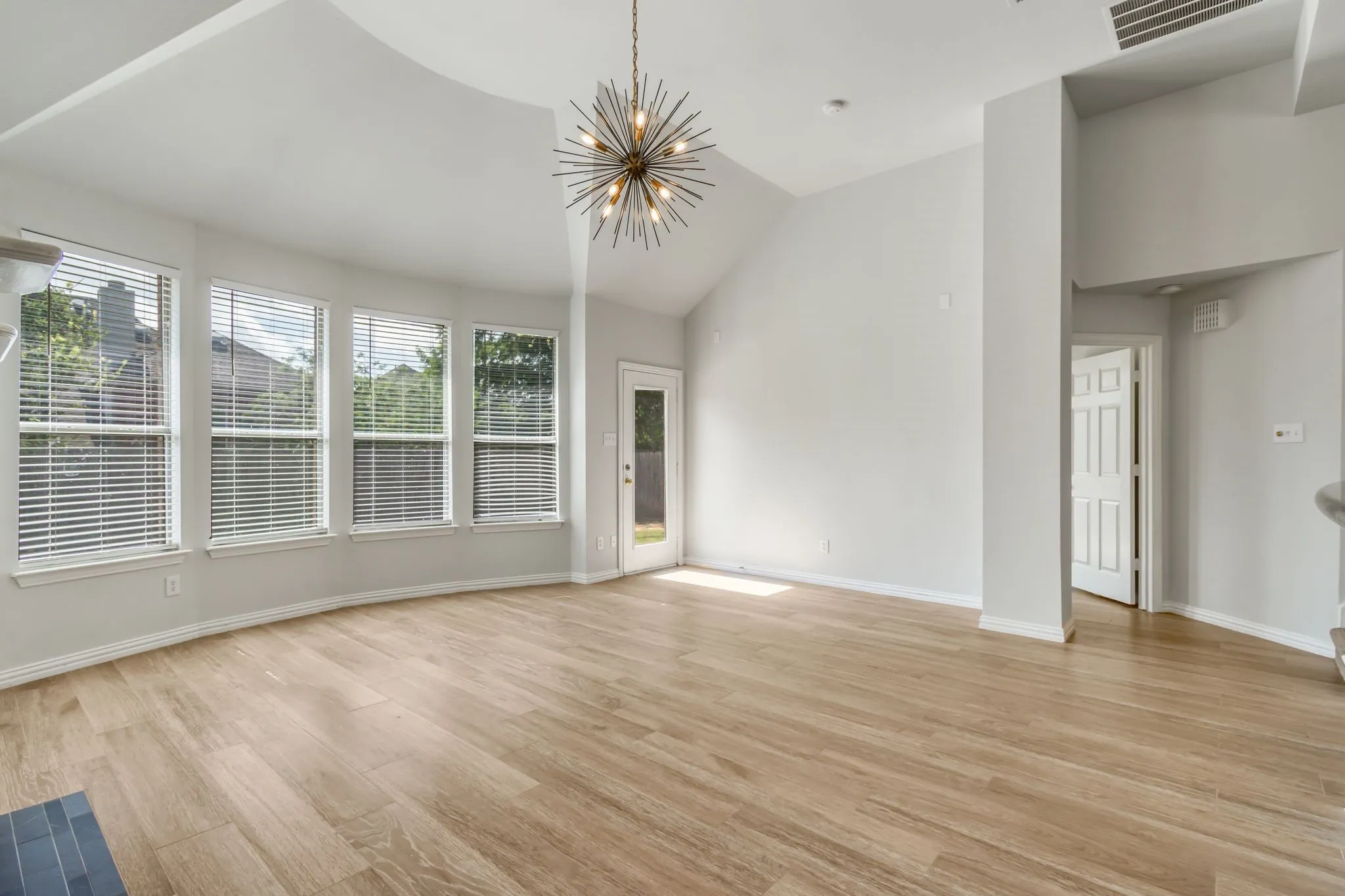 Single Family Residence For Sale in Denton County , 3628 Andrea Drive, Flower Mound, Texas 75022, 4 Bedroom, 3 Bathroom, 2 Garage spaces, 2,424 Sqft, built in 2004, mls#21381204, Real Estate Agent in Flower Mound, Homes For Sale in Denton county, Homes For Sale in Flower Mound, Realtor in Flower Mound Texas, Real Estate Brokerage Independent Realty Texas, Luminita Cordes Realtor