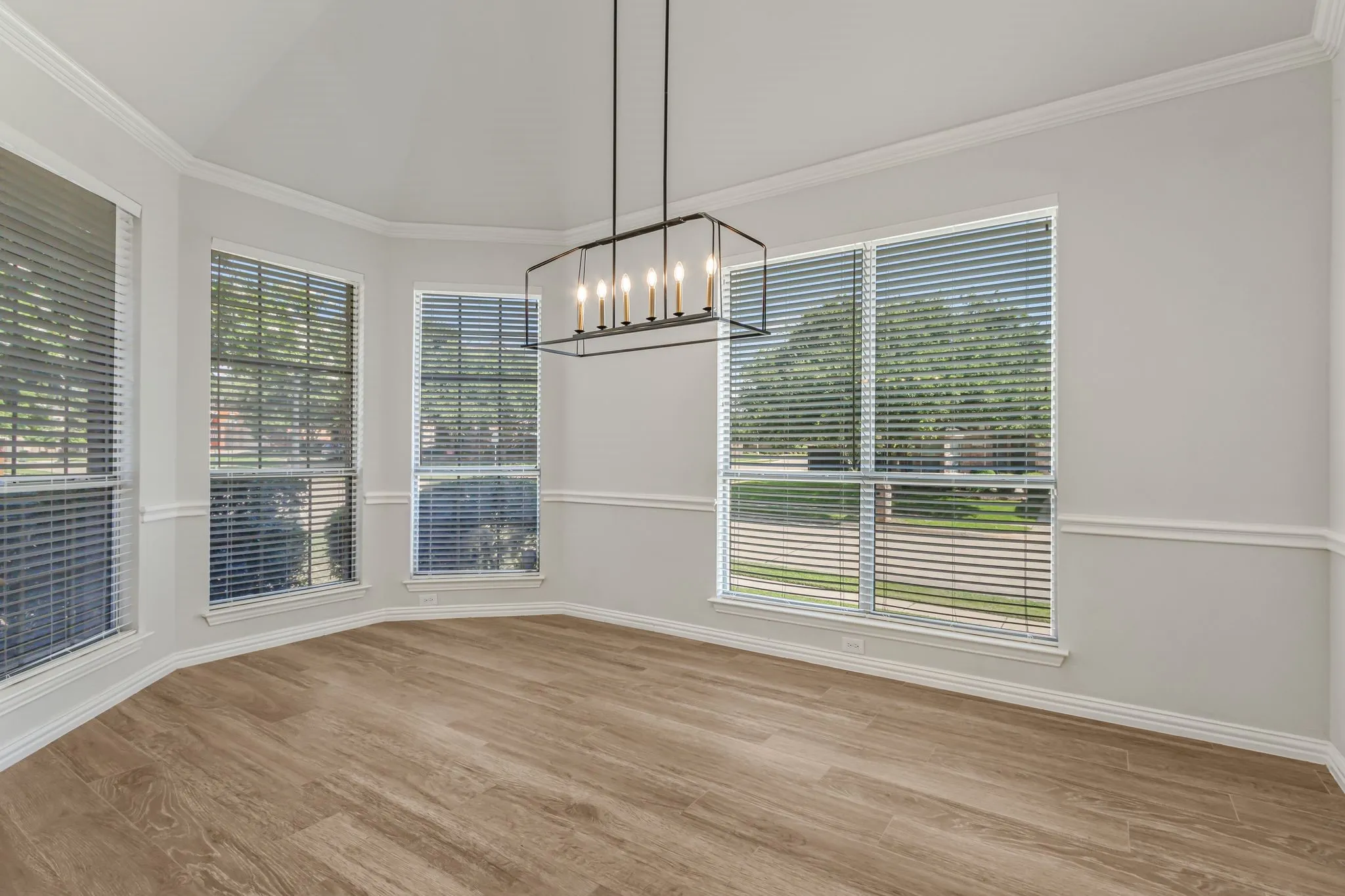 Single Family Residence For Sale in Denton County , 3628 Andrea Drive, Flower Mound, Texas 75022, 4 Bedroom, 3 Bathroom, 2 Garage spaces, 2,424 Sqft, built in 2004, mls#21381204, Real Estate Agent in Flower Mound, Homes For Sale in Denton county, Homes For Sale in Flower Mound, Realtor in Flower Mound Texas, Real Estate Brokerage Independent Realty Texas, Luminita Cordes Realtor