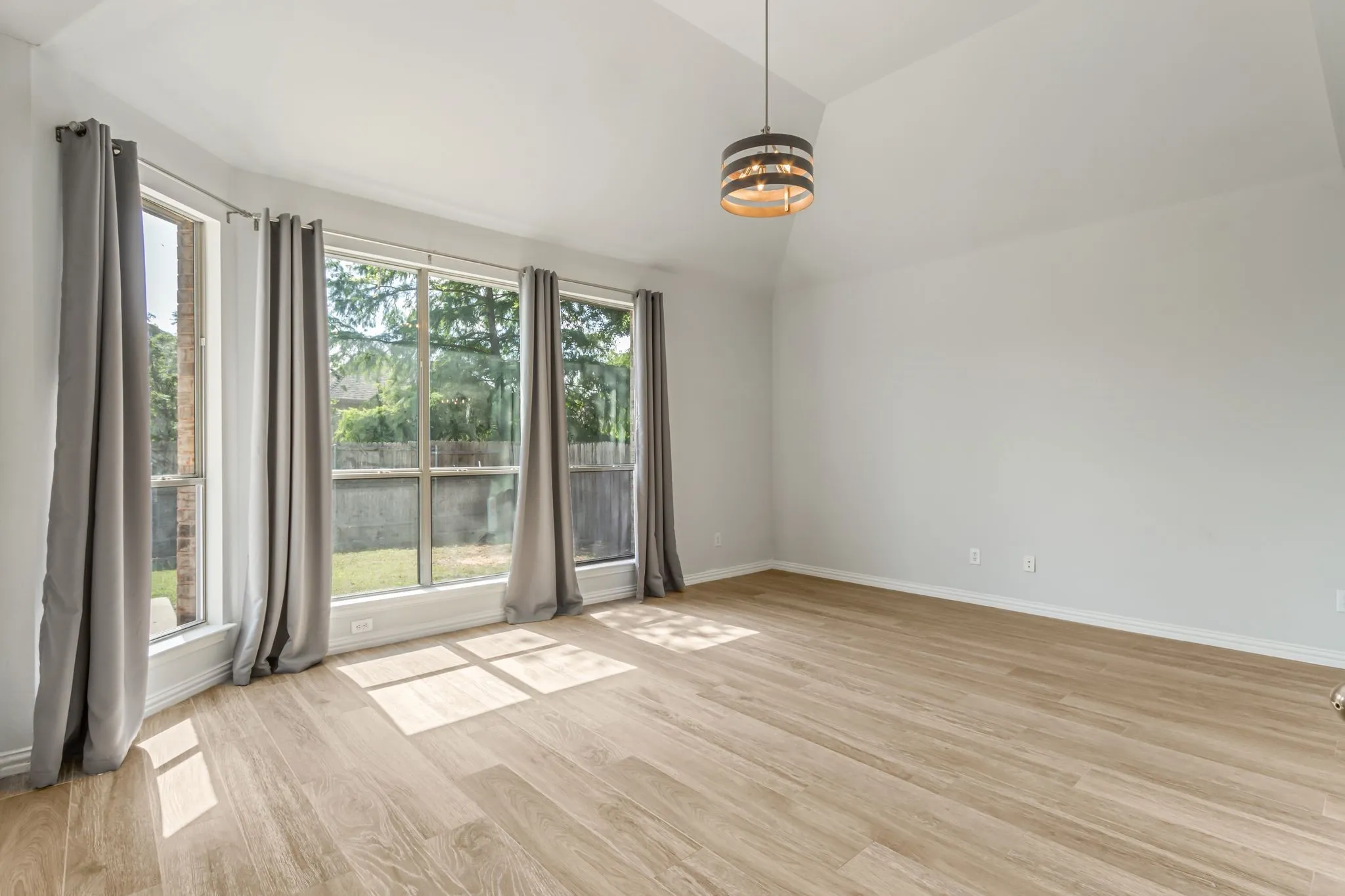 Single Family Residence For Sale in Denton County , 3628 Andrea Drive, Flower Mound, Texas 75022, 4 Bedroom, 3 Bathroom, 2 Garage spaces, 2,424 Sqft, built in 2004, mls#21381204, Real Estate Agent in Flower Mound, Homes For Sale in Denton county, Homes For Sale in Flower Mound, Realtor in Flower Mound Texas, Real Estate Brokerage Independent Realty Texas, Luminita Cordes Realtor