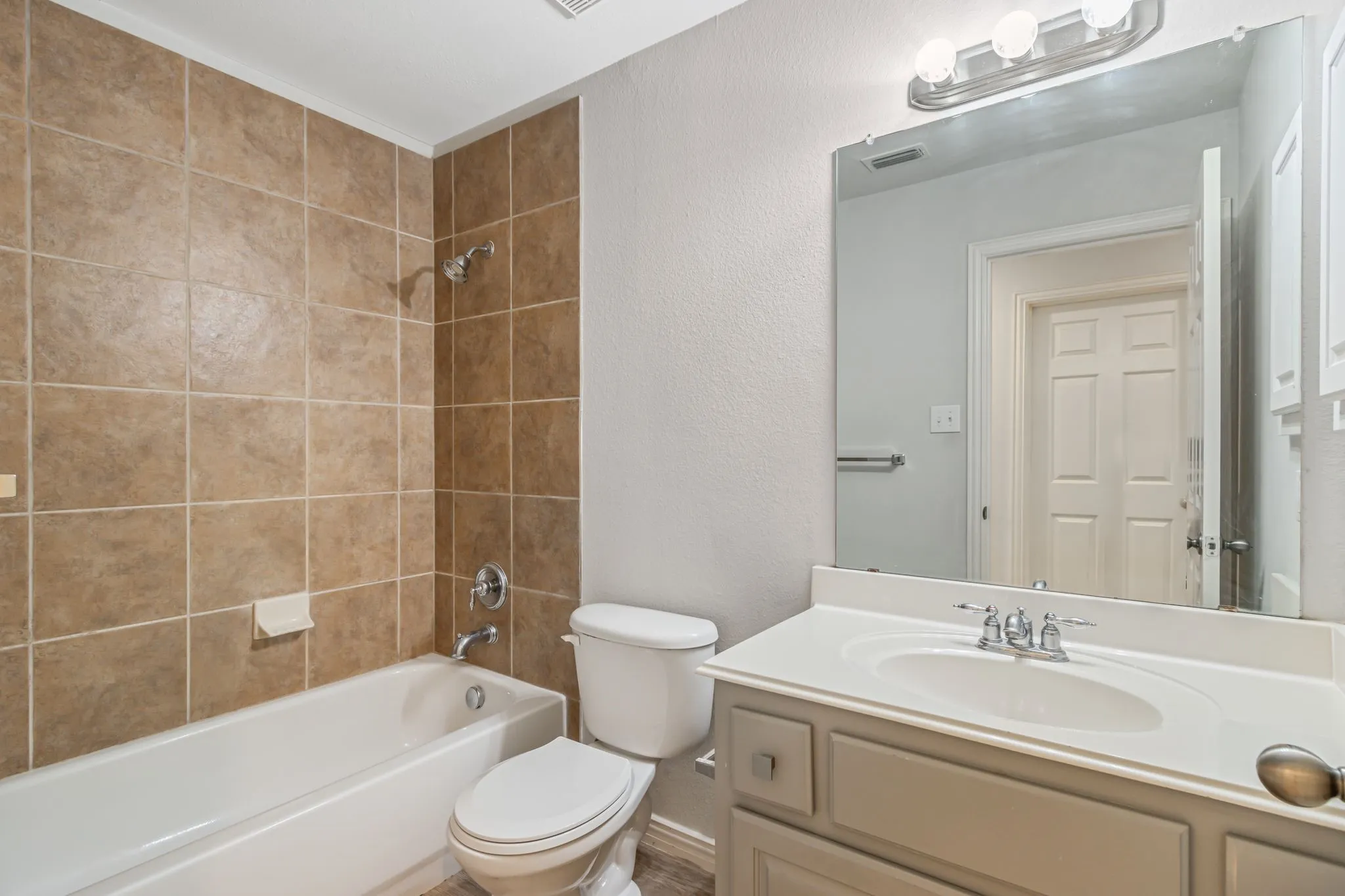 Single Family Residence For Sale in Denton County , 3628 Andrea Drive, Flower Mound, Texas 75022, 4 Bedroom, 3 Bathroom, 2 Garage spaces, 2,424 Sqft, built in 2004, mls#21381204, Real Estate Agent in Flower Mound, Homes For Sale in Denton county, Homes For Sale in Flower Mound, Realtor in Flower Mound Texas, Real Estate Brokerage Independent Realty Texas, Luminita Cordes Realtor