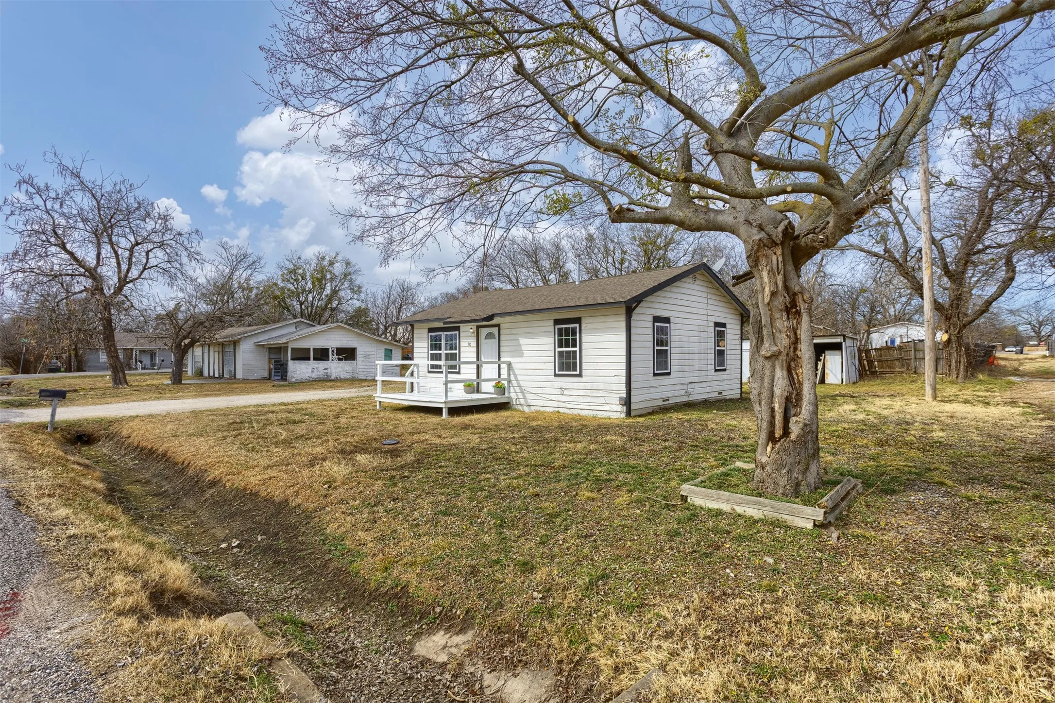 Single Family Residence For Sale in Collin County , 310 Dogwood Avenue, Princeton, Texas 75407, 2 Bedroom, 1 Bathroom, Garage spaces, 960 Sqft, built in 1978, mls#21381867, Real Estate Agent in Princeton, Homes For Sale in Collin county, Homes For Sale in Princeton, Realtor in Princeton Texas, Real Estate Brokerage Independent Realty Texas, Luminita Cordes Realtor