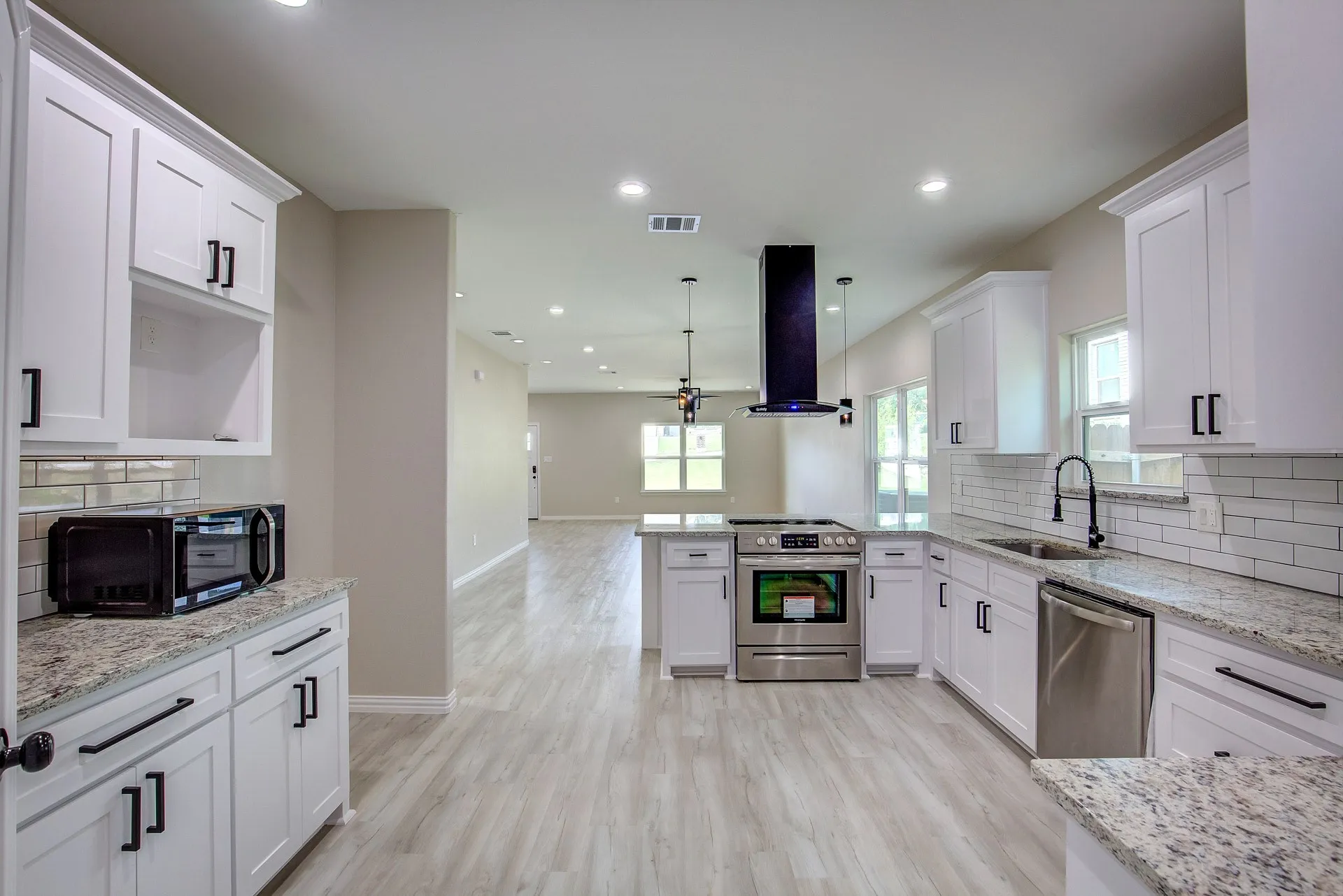 Single Family Residence For Rent in Tarrant County , 5116 Bonnell Avenue, Fort Worth, Texas 76107, 3 Bedroom, 2 Bathroom, 2 Garage spaces, 1,700 Sqft, built in 2022, mls#21383559, Real Estate Agent in Fort Worth, Homes For Rent in Tarrant county, Homes For Rent in Fort Worth, Realtor in Fort Worth Texas, Real Estate Brokerage Independent Realty Texas, Luminita Cordes Realtor