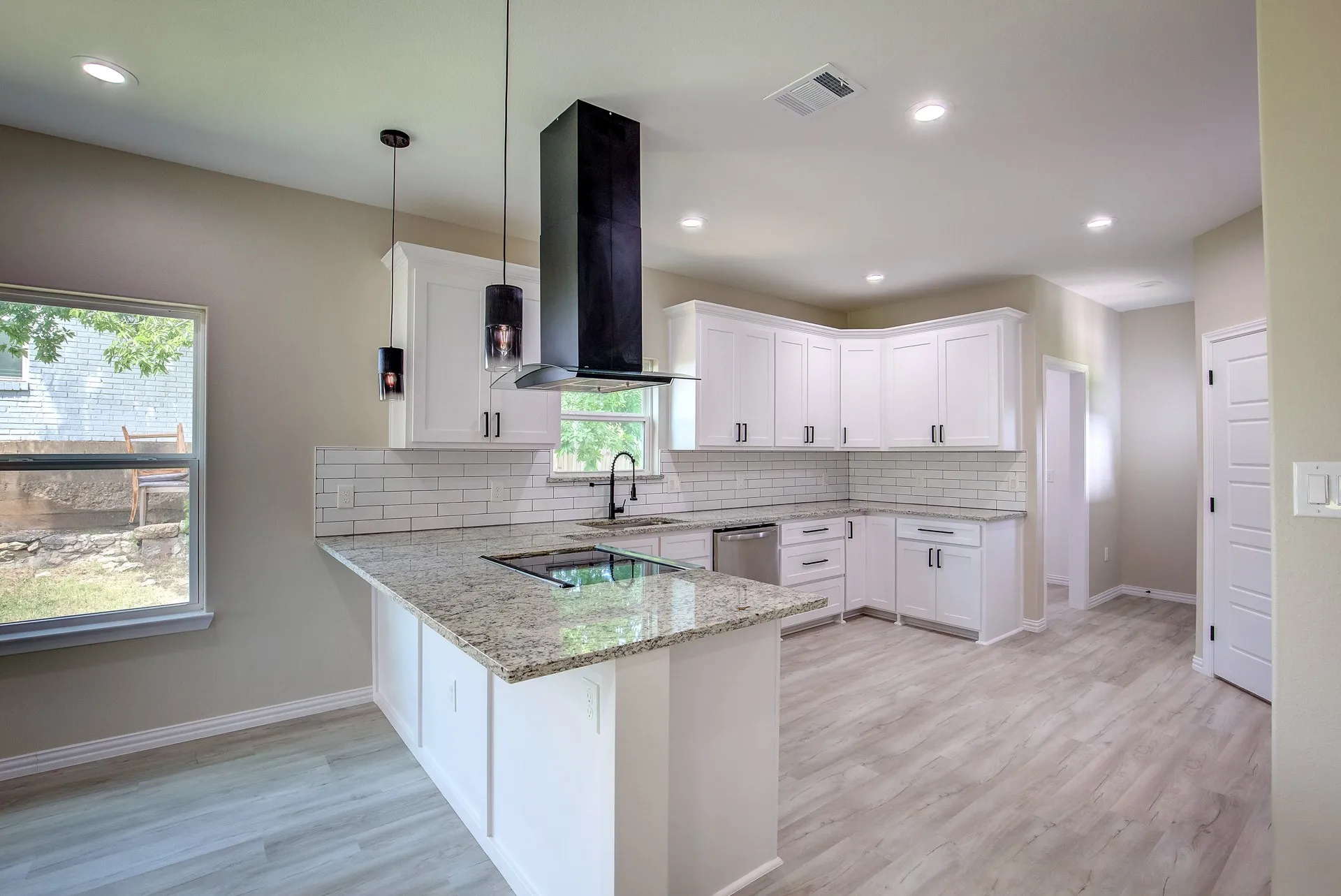 Single Family Residence For Rent in Tarrant County , 5116 Bonnell Avenue, Fort Worth, Texas 76107, 3 Bedroom, 2 Bathroom, 2 Garage spaces, 1,700 Sqft, built in 2022, mls#21383559, Real Estate Agent in Fort Worth, Homes For Rent in Tarrant county, Homes For Rent in Fort Worth, Realtor in Fort Worth Texas, Real Estate Brokerage Independent Realty Texas, Luminita Cordes Realtor