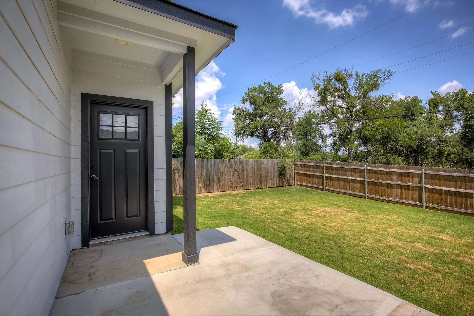 Single Family Residence For Rent in Tarrant County , 5116 Bonnell Avenue, Fort Worth, Texas 76107, 3 Bedroom, 2 Bathroom, 2 Garage spaces, 1,700 Sqft, built in 2022, mls#21383559, Real Estate Agent in Fort Worth, Homes For Rent in Tarrant county, Homes For Rent in Fort Worth, Realtor in Fort Worth Texas, Real Estate Brokerage Independent Realty Texas, Luminita Cordes Realtor