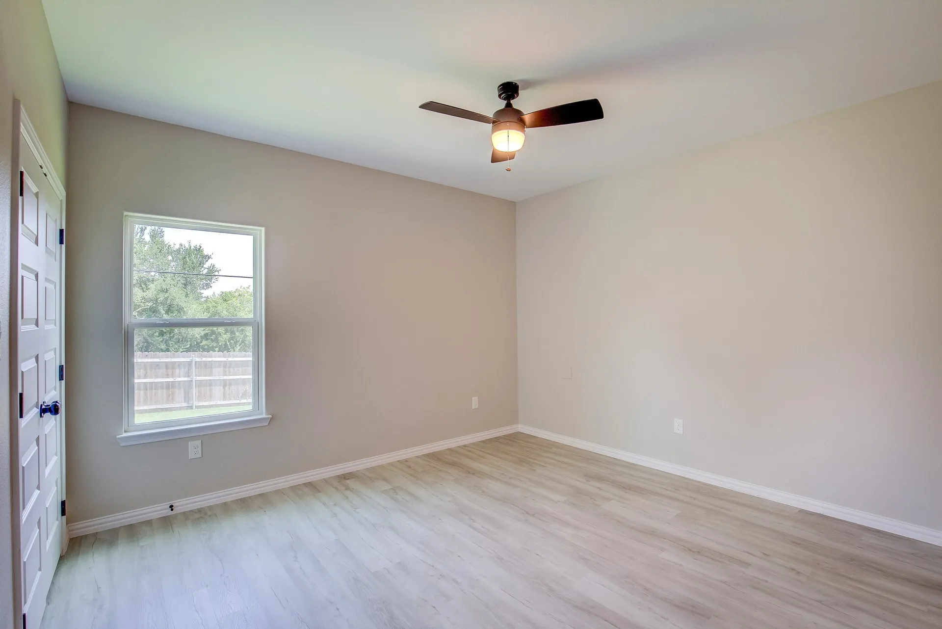 Single Family Residence For Rent in Tarrant County , 5116 Bonnell Avenue, Fort Worth, Texas 76107, 3 Bedroom, 2 Bathroom, 2 Garage spaces, 1,700 Sqft, built in 2022, mls#21383559, Real Estate Agent in Fort Worth, Homes For Rent in Tarrant county, Homes For Rent in Fort Worth, Realtor in Fort Worth Texas, Real Estate Brokerage Independent Realty Texas, Luminita Cordes Realtor
