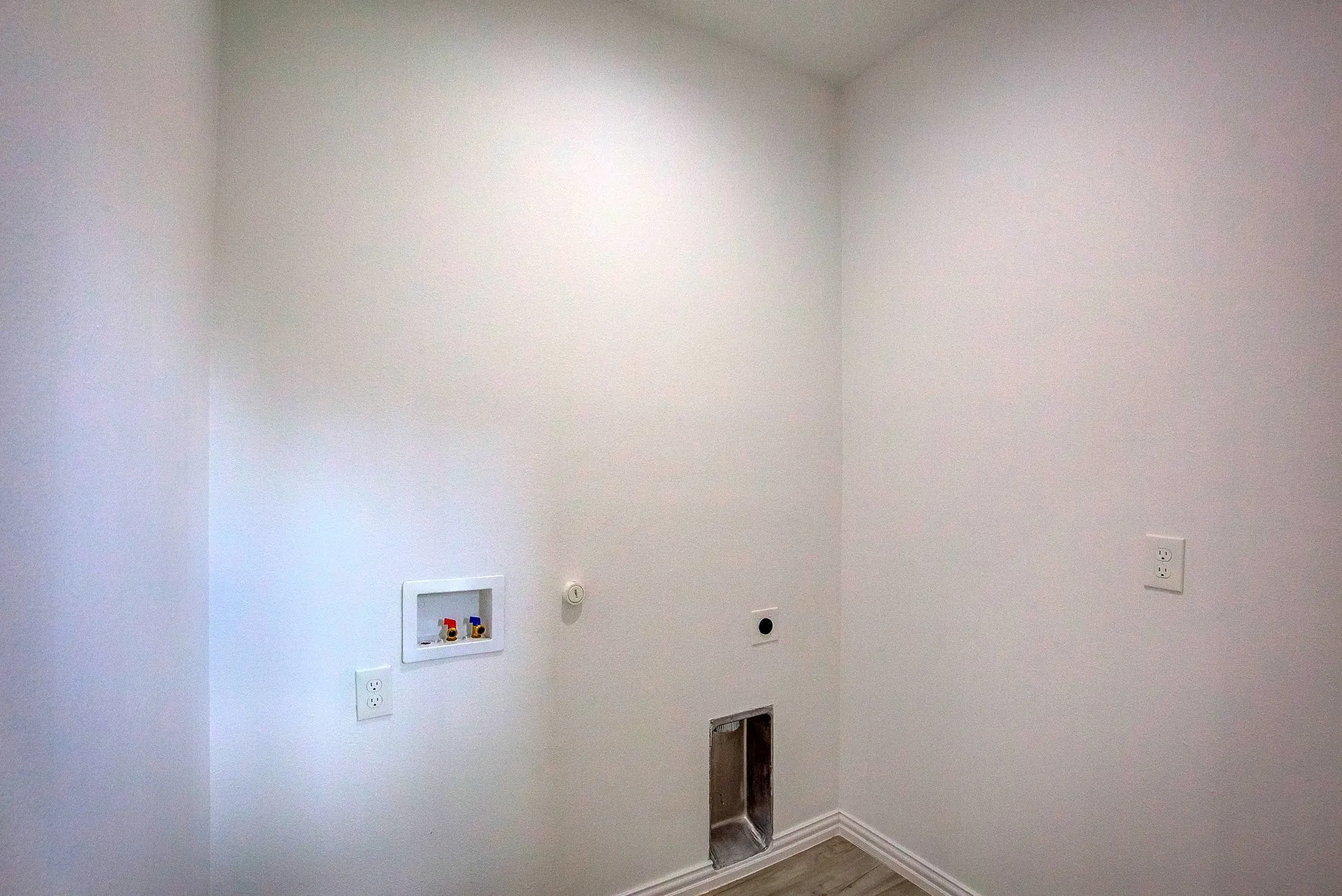 Single Family Residence For Rent in Tarrant County , 5116 Bonnell Avenue, Fort Worth, Texas 76107, 3 Bedroom, 2 Bathroom, 2 Garage spaces, 1,700 Sqft, built in 2022, mls#21383559, Real Estate Agent in Fort Worth, Homes For Rent in Tarrant county, Homes For Rent in Fort Worth, Realtor in Fort Worth Texas, Real Estate Brokerage Independent Realty Texas, Luminita Cordes Realtor