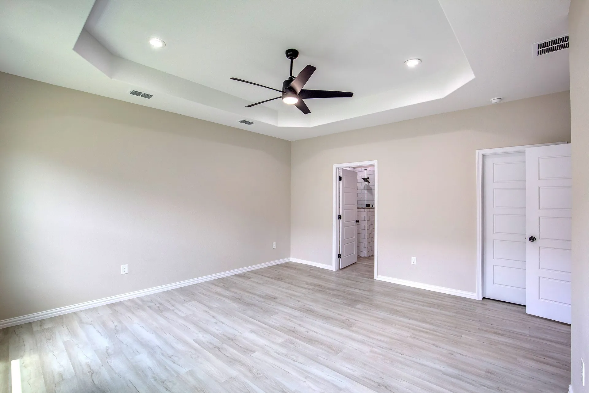 Single Family Residence For Rent in Tarrant County , 5116 Bonnell Avenue, Fort Worth, Texas 76107, 3 Bedroom, 2 Bathroom, 2 Garage spaces, 1,700 Sqft, built in 2022, mls#21383559, Real Estate Agent in Fort Worth, Homes For Rent in Tarrant county, Homes For Rent in Fort Worth, Realtor in Fort Worth Texas, Real Estate Brokerage Independent Realty Texas, Luminita Cordes Realtor