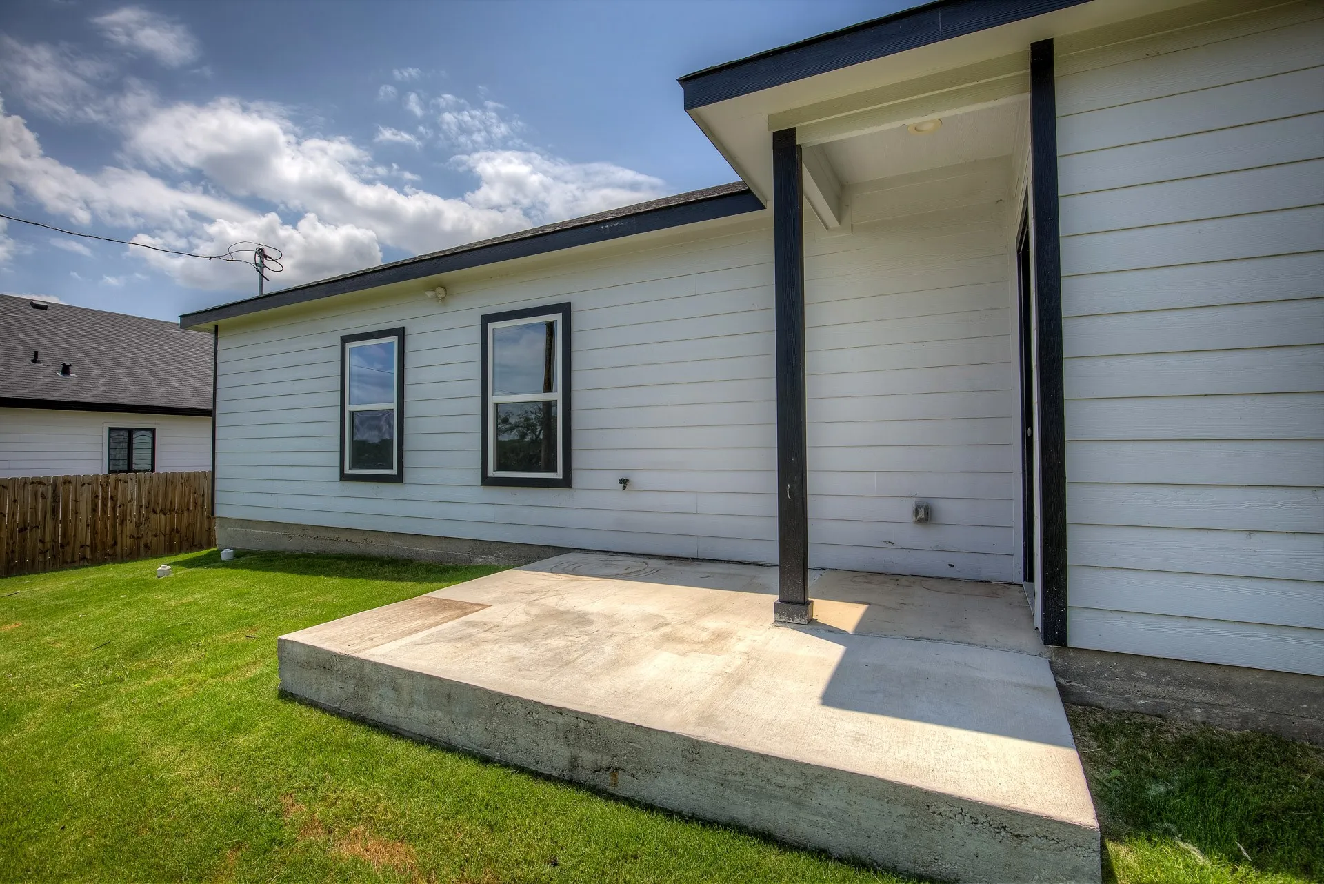 Single Family Residence For Rent in Tarrant County , 5116 Bonnell Avenue, Fort Worth, Texas 76107, 3 Bedroom, 2 Bathroom, 2 Garage spaces, 1,700 Sqft, built in 2022, mls#21383559, Real Estate Agent in Fort Worth, Homes For Rent in Tarrant county, Homes For Rent in Fort Worth, Realtor in Fort Worth Texas, Real Estate Brokerage Independent Realty Texas, Luminita Cordes Realtor