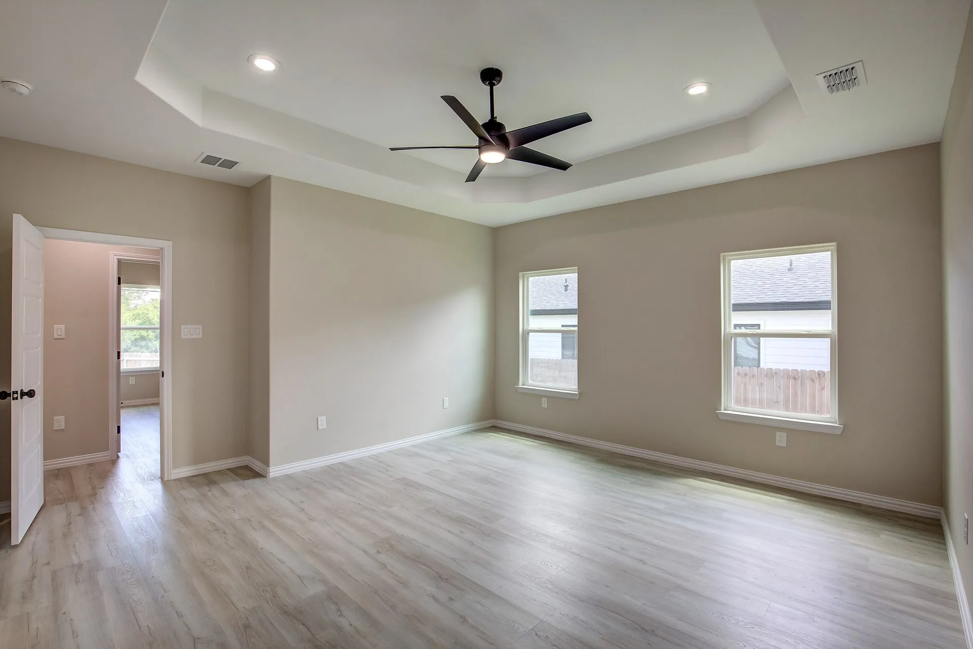 Single Family Residence For Rent in Tarrant County , 5116 Bonnell Avenue, Fort Worth, Texas 76107, 3 Bedroom, 2 Bathroom, 2 Garage spaces, 1,700 Sqft, built in 2022, mls#21383559, Real Estate Agent in Fort Worth, Homes For Rent in Tarrant county, Homes For Rent in Fort Worth, Realtor in Fort Worth Texas, Real Estate Brokerage Independent Realty Texas, Luminita Cordes Realtor