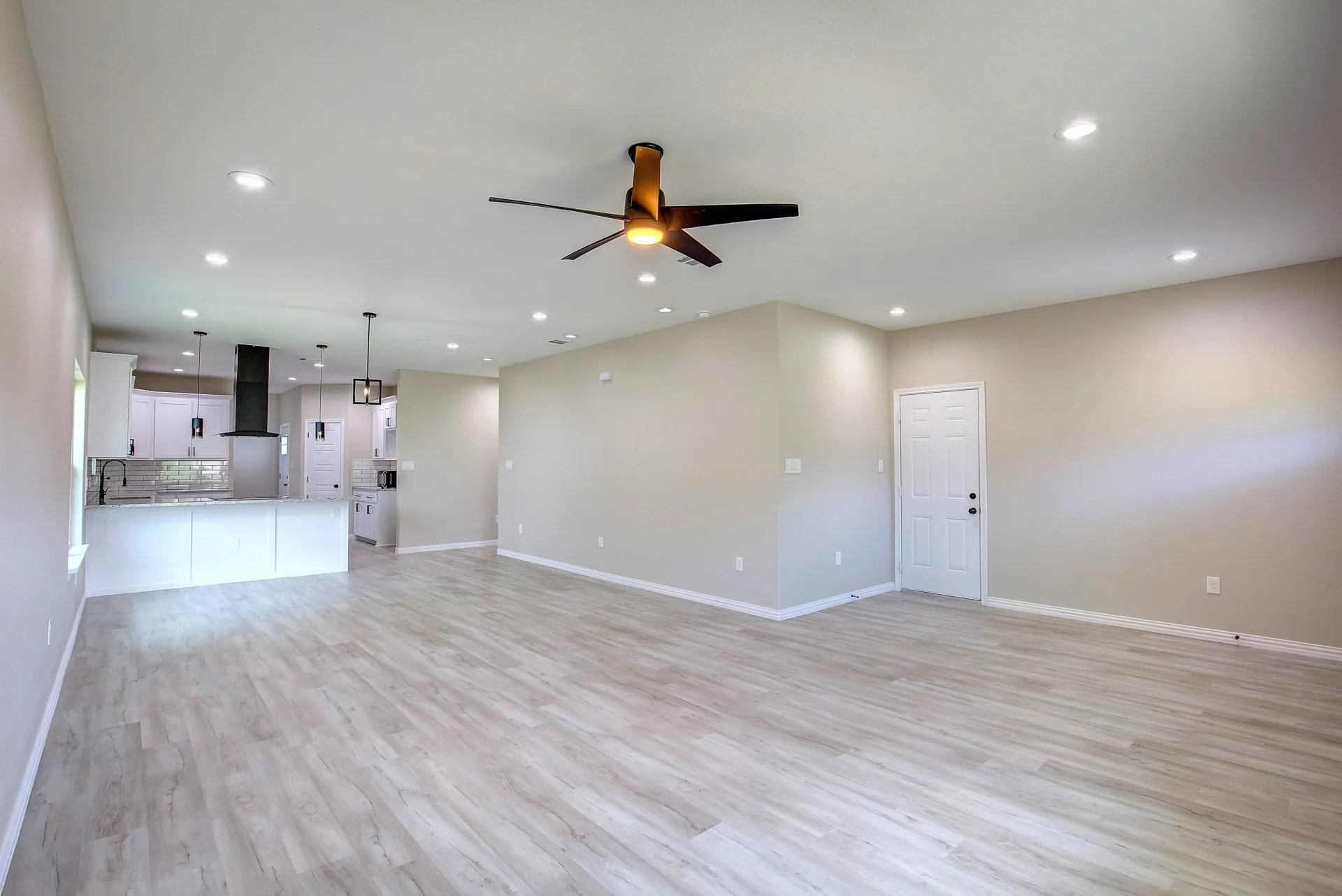 Single Family Residence For Rent in Tarrant County , 5116 Bonnell Avenue, Fort Worth, Texas 76107, 3 Bedroom, 2 Bathroom, 2 Garage spaces, 1,700 Sqft, built in 2022, mls#21383559, Real Estate Agent in Fort Worth, Homes For Rent in Tarrant county, Homes For Rent in Fort Worth, Realtor in Fort Worth Texas, Real Estate Brokerage Independent Realty Texas, Luminita Cordes Realtor