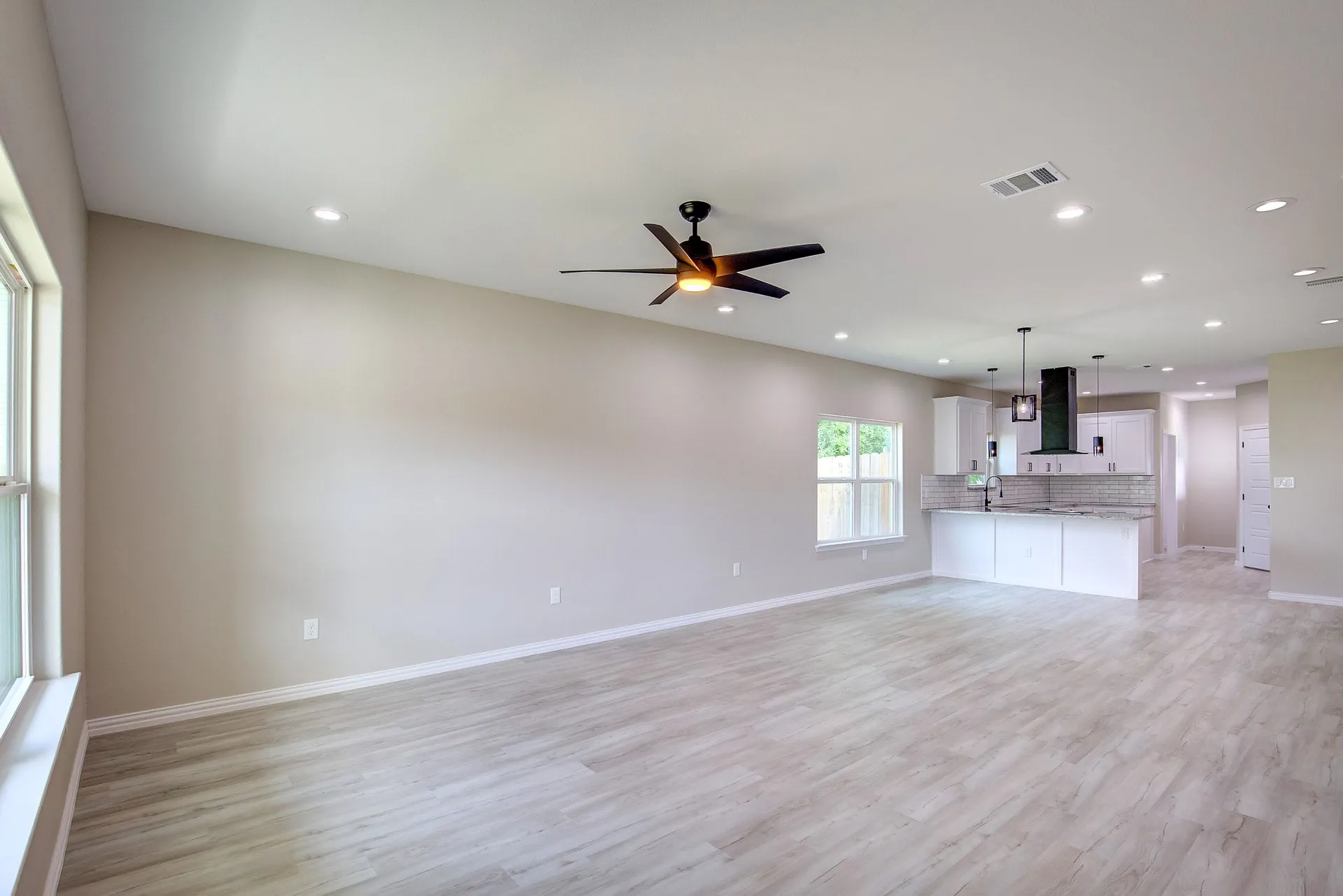 Single Family Residence For Rent in Tarrant County , 5116 Bonnell Avenue, Fort Worth, Texas 76107, 3 Bedroom, 2 Bathroom, 2 Garage spaces, 1,700 Sqft, built in 2022, mls#21383559, Real Estate Agent in Fort Worth, Homes For Rent in Tarrant county, Homes For Rent in Fort Worth, Realtor in Fort Worth Texas, Real Estate Brokerage Independent Realty Texas, Luminita Cordes Realtor