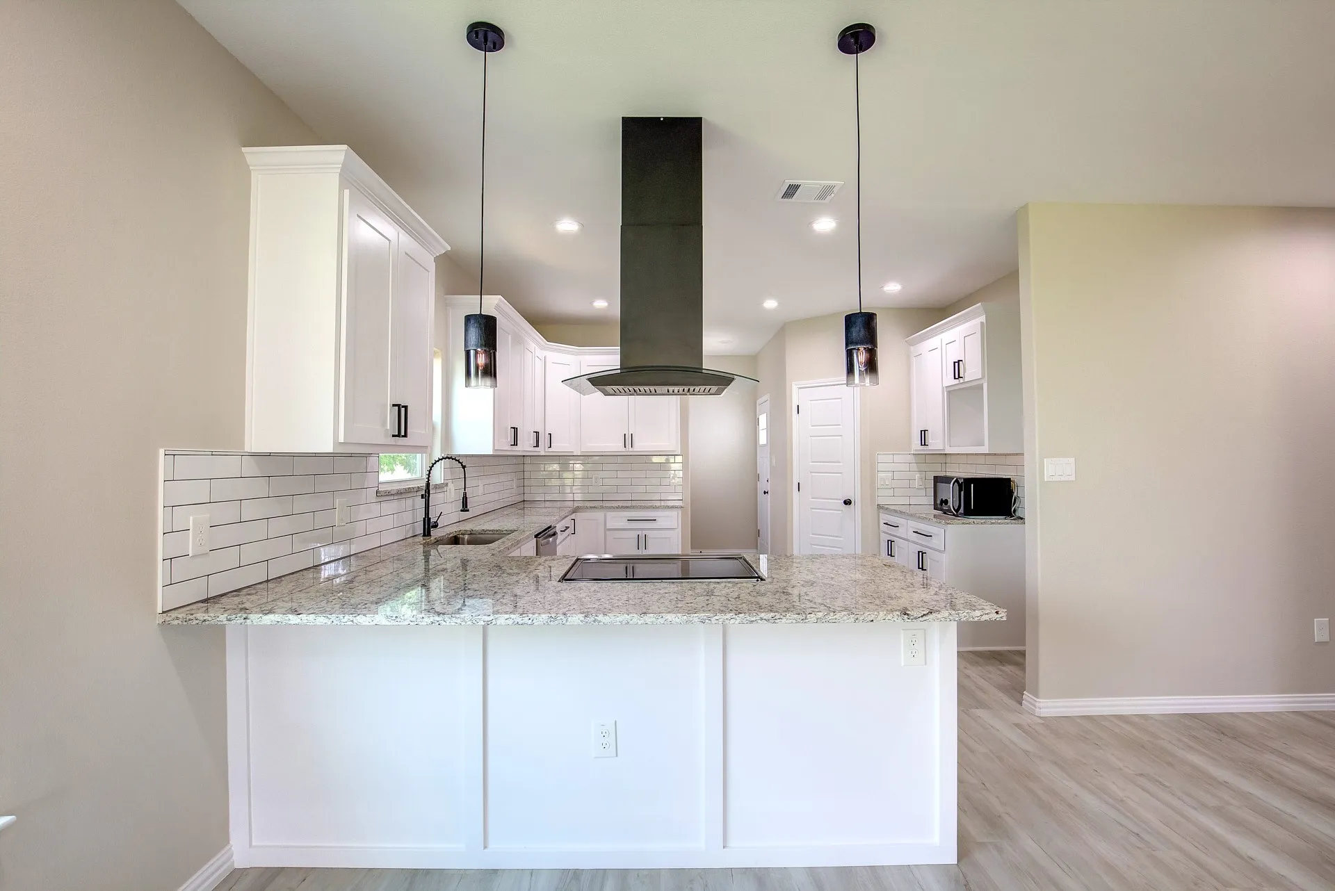 Single Family Residence For Rent in Tarrant County , 5116 Bonnell Avenue, Fort Worth, Texas 76107, 3 Bedroom, 2 Bathroom, 2 Garage spaces, 1,700 Sqft, built in 2022, mls#21383559, Real Estate Agent in Fort Worth, Homes For Rent in Tarrant county, Homes For Rent in Fort Worth, Realtor in Fort Worth Texas, Real Estate Brokerage Independent Realty Texas, Luminita Cordes Realtor