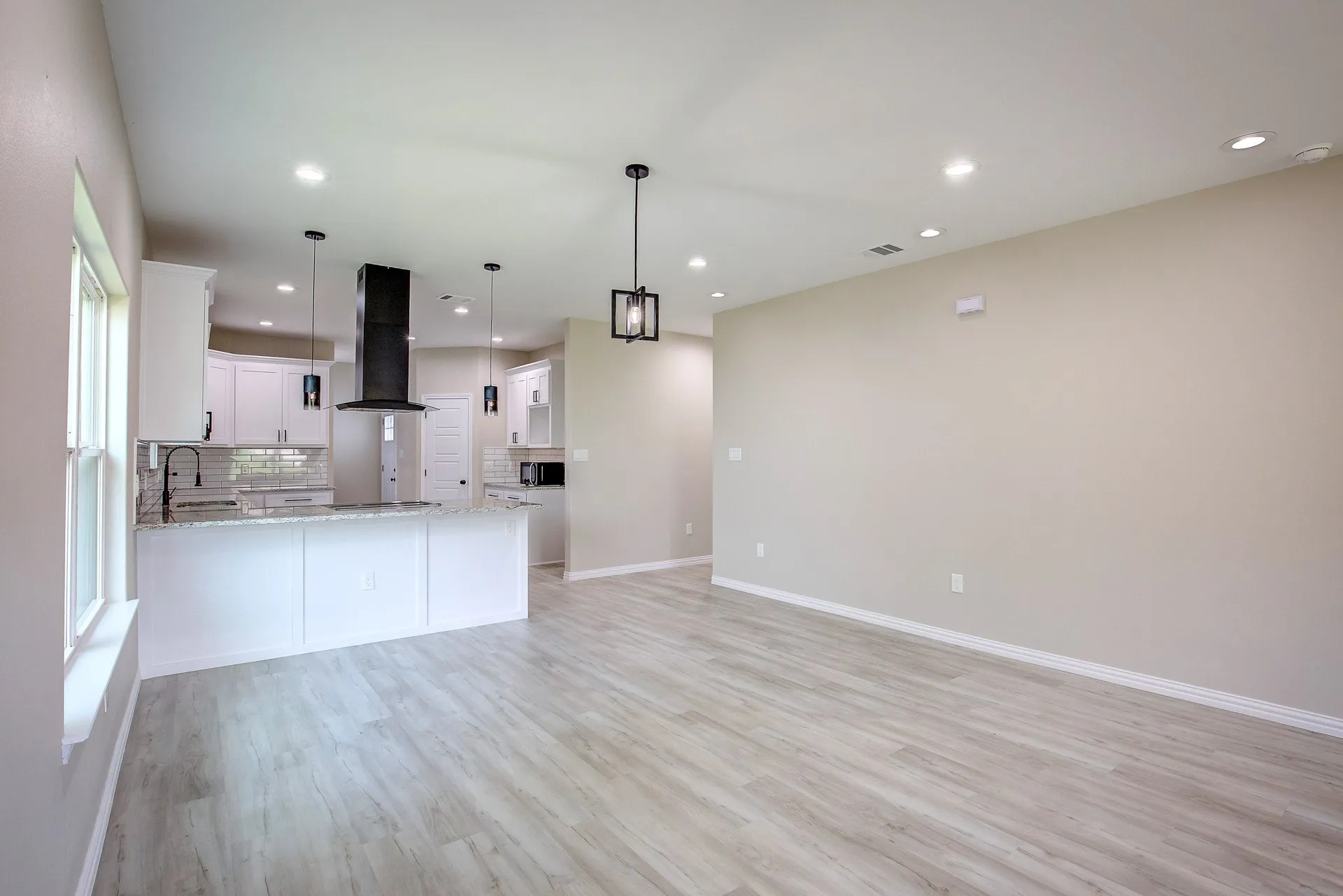 Single Family Residence For Rent in Tarrant County , 5116 Bonnell Avenue, Fort Worth, Texas 76107, 3 Bedroom, 2 Bathroom, 2 Garage spaces, 1,700 Sqft, built in 2022, mls#21383559, Real Estate Agent in Fort Worth, Homes For Rent in Tarrant county, Homes For Rent in Fort Worth, Realtor in Fort Worth Texas, Real Estate Brokerage Independent Realty Texas, Luminita Cordes Realtor