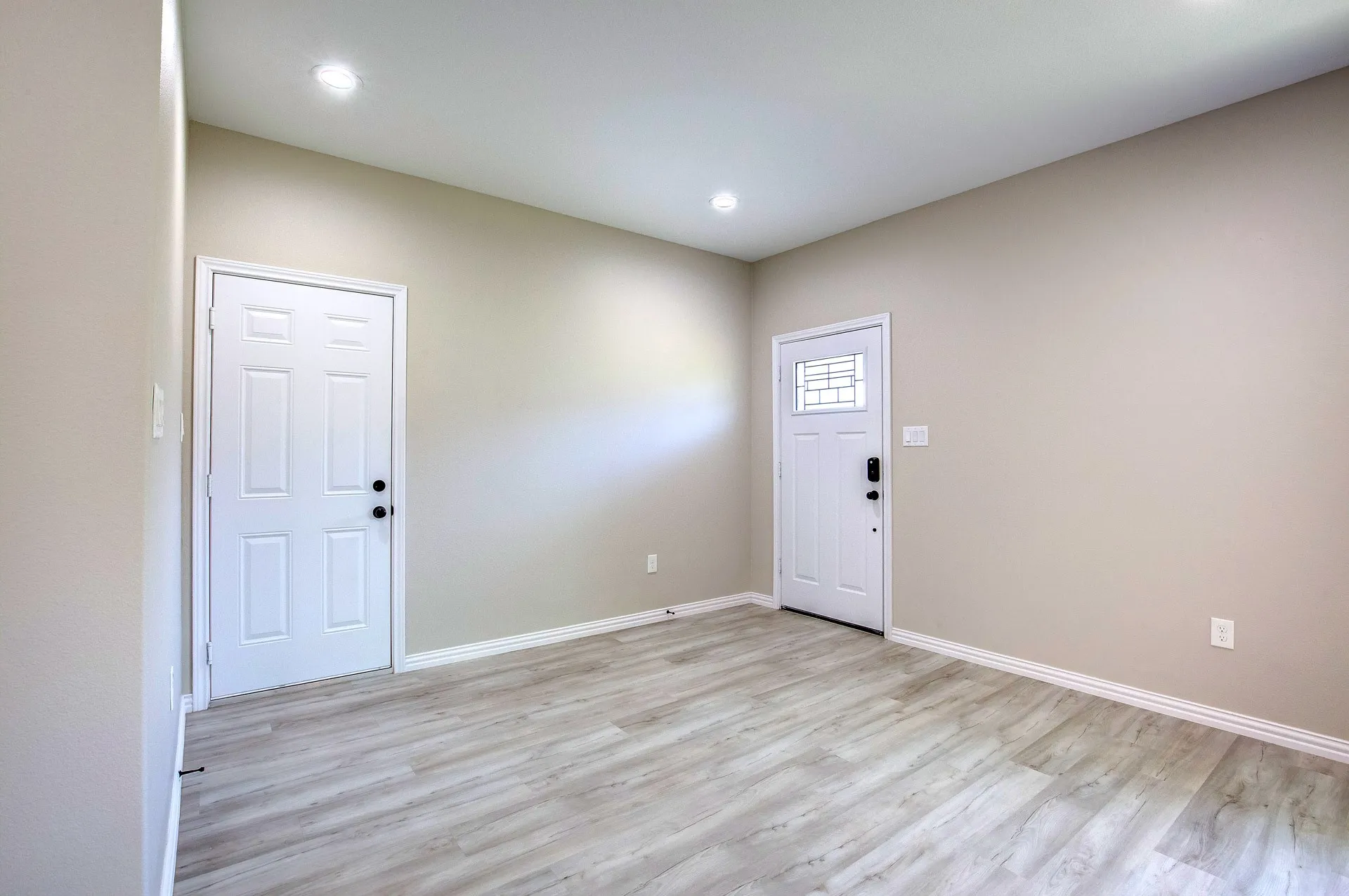 Single Family Residence For Rent in Tarrant County , 5116 Bonnell Avenue, Fort Worth, Texas 76107, 3 Bedroom, 2 Bathroom, 2 Garage spaces, 1,700 Sqft, built in 2022, mls#21383559, Real Estate Agent in Fort Worth, Homes For Rent in Tarrant county, Homes For Rent in Fort Worth, Realtor in Fort Worth Texas, Real Estate Brokerage Independent Realty Texas, Luminita Cordes Realtor