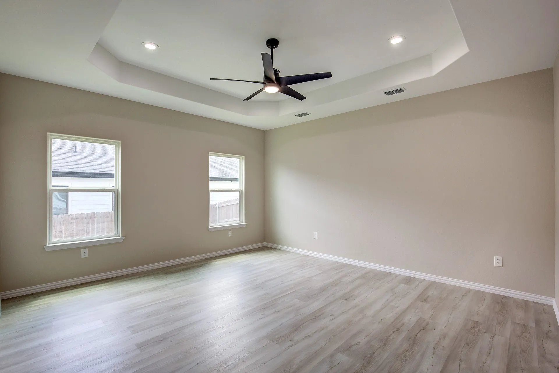 Single Family Residence For Rent in Tarrant County , 5116 Bonnell Avenue, Fort Worth, Texas 76107, 3 Bedroom, 2 Bathroom, 2 Garage spaces, 1,700 Sqft, built in 2022, mls#21383559, Real Estate Agent in Fort Worth, Homes For Rent in Tarrant county, Homes For Rent in Fort Worth, Realtor in Fort Worth Texas, Real Estate Brokerage Independent Realty Texas, Luminita Cordes Realtor