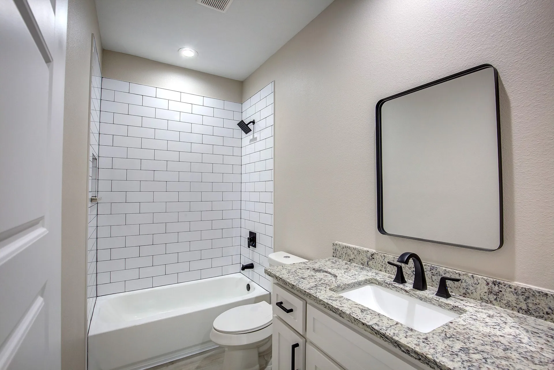 Single Family Residence For Rent in Tarrant County , 5116 Bonnell Avenue, Fort Worth, Texas 76107, 3 Bedroom, 2 Bathroom, 2 Garage spaces, 1,700 Sqft, built in 2022, mls#21383559, Real Estate Agent in Fort Worth, Homes For Rent in Tarrant county, Homes For Rent in Fort Worth, Realtor in Fort Worth Texas, Real Estate Brokerage Independent Realty Texas, Luminita Cordes Realtor