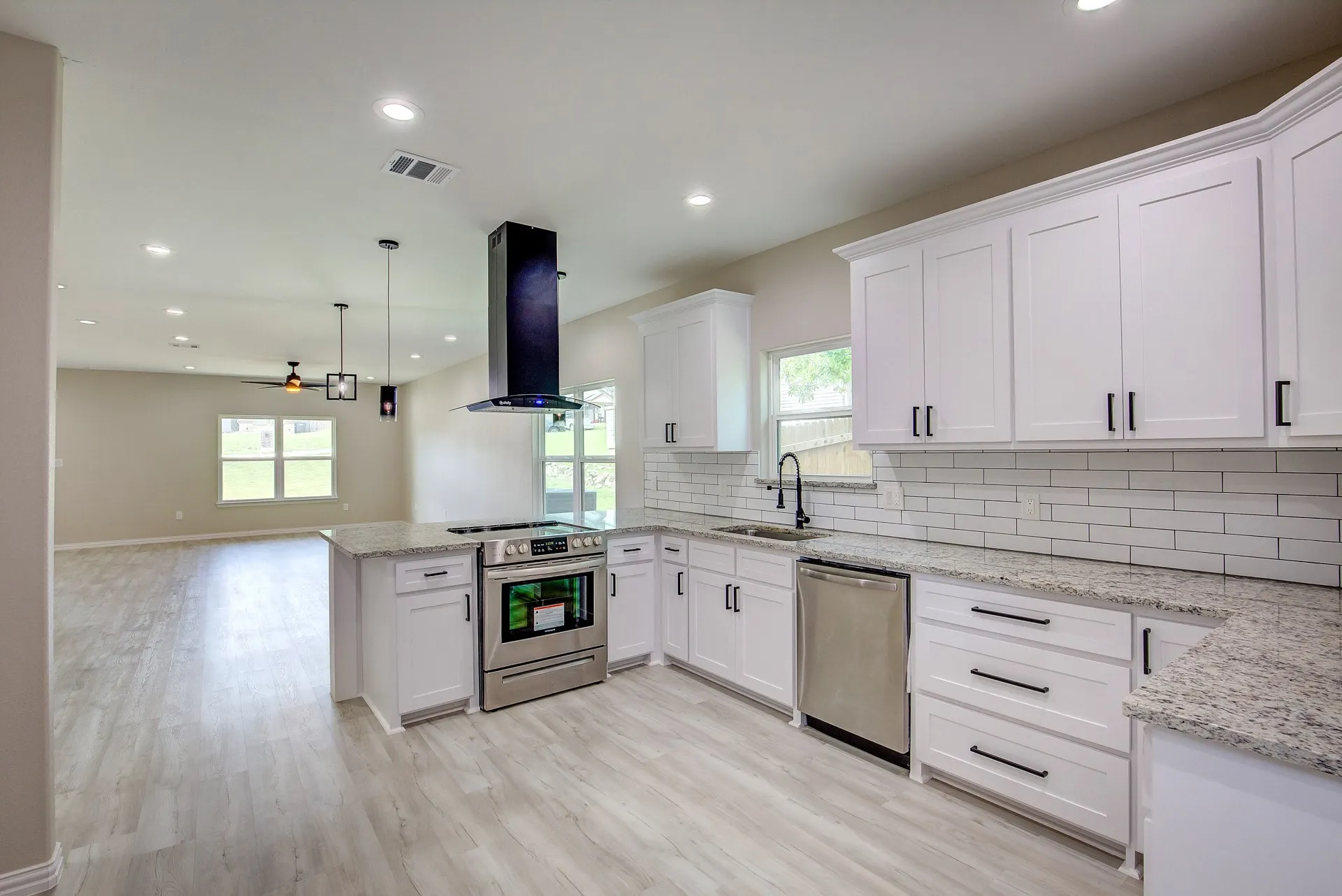 Single Family Residence For Rent in Tarrant County , 5116 Bonnell Avenue, Fort Worth, Texas 76107, 3 Bedroom, 2 Bathroom, 2 Garage spaces, 1,700 Sqft, built in 2022, mls#21383559, Real Estate Agent in Fort Worth, Homes For Rent in Tarrant county, Homes For Rent in Fort Worth, Realtor in Fort Worth Texas, Real Estate Brokerage Independent Realty Texas, Luminita Cordes Realtor