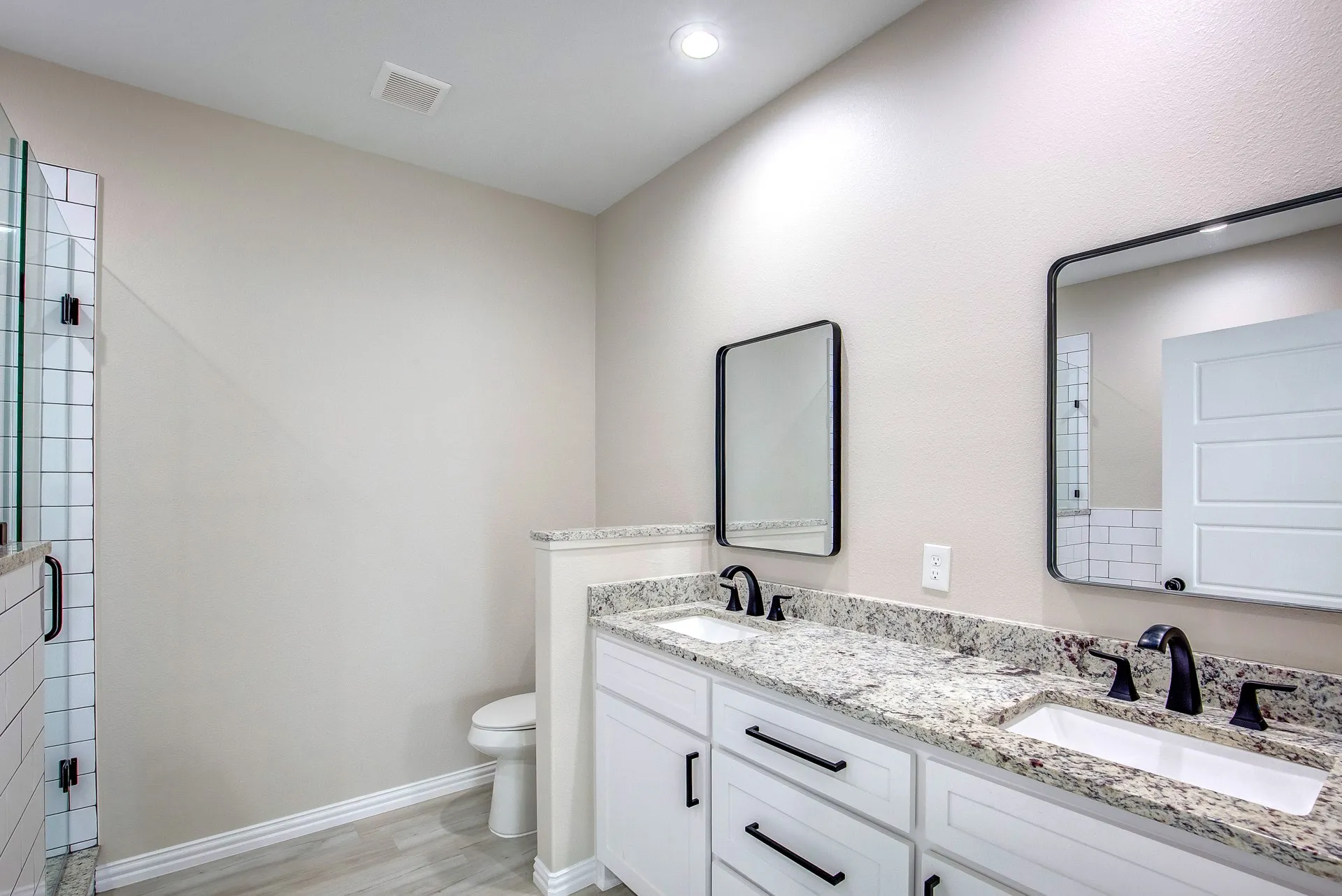 Single Family Residence For Rent in Tarrant County , 5116 Bonnell Avenue, Fort Worth, Texas 76107, 3 Bedroom, 2 Bathroom, 2 Garage spaces, 1,700 Sqft, built in 2022, mls#21383559, Real Estate Agent in Fort Worth, Homes For Rent in Tarrant county, Homes For Rent in Fort Worth, Realtor in Fort Worth Texas, Real Estate Brokerage Independent Realty Texas, Luminita Cordes Realtor