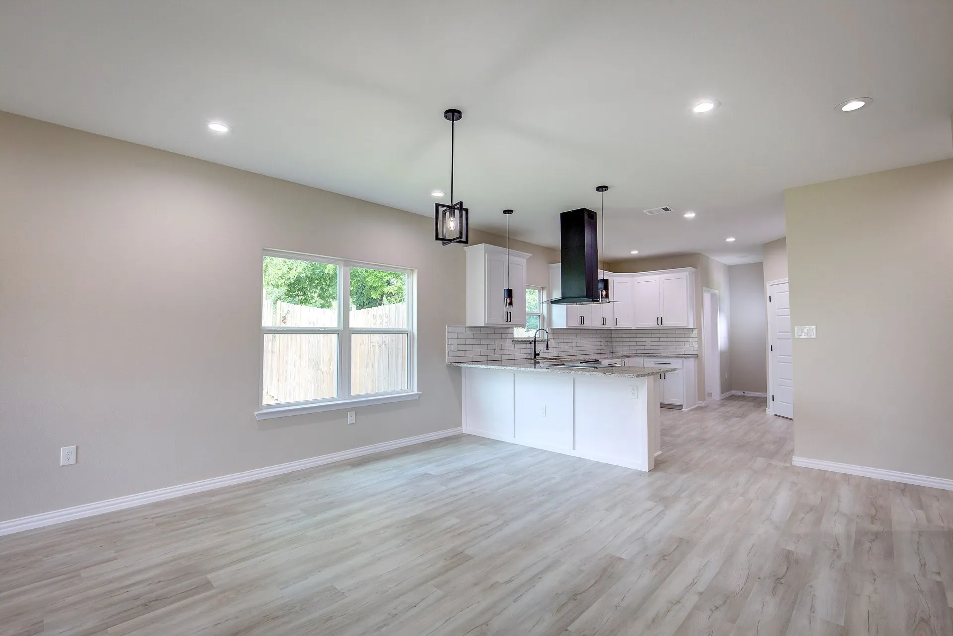 Single Family Residence For Rent in Tarrant County , 5116 Bonnell Avenue, Fort Worth, Texas 76107, 3 Bedroom, 2 Bathroom, 2 Garage spaces, 1,700 Sqft, built in 2022, mls#21383559, Real Estate Agent in Fort Worth, Homes For Rent in Tarrant county, Homes For Rent in Fort Worth, Realtor in Fort Worth Texas, Real Estate Brokerage Independent Realty Texas, Luminita Cordes Realtor