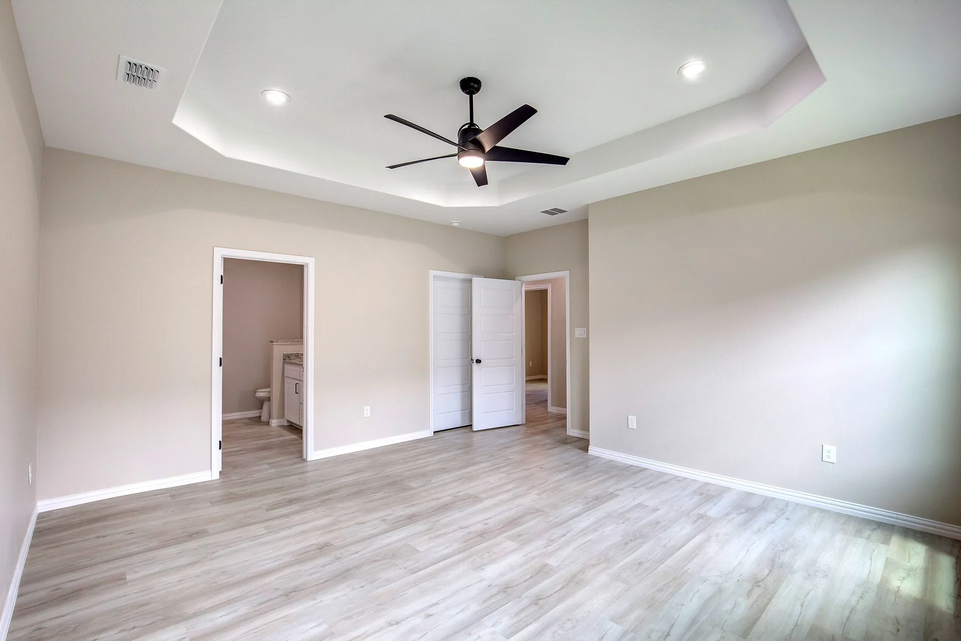 Single Family Residence For Rent in Tarrant County , 5116 Bonnell Avenue, Fort Worth, Texas 76107, 3 Bedroom, 2 Bathroom, 2 Garage spaces, 1,700 Sqft, built in 2022, mls#21383559, Real Estate Agent in Fort Worth, Homes For Rent in Tarrant county, Homes For Rent in Fort Worth, Realtor in Fort Worth Texas, Real Estate Brokerage Independent Realty Texas, Luminita Cordes Realtor