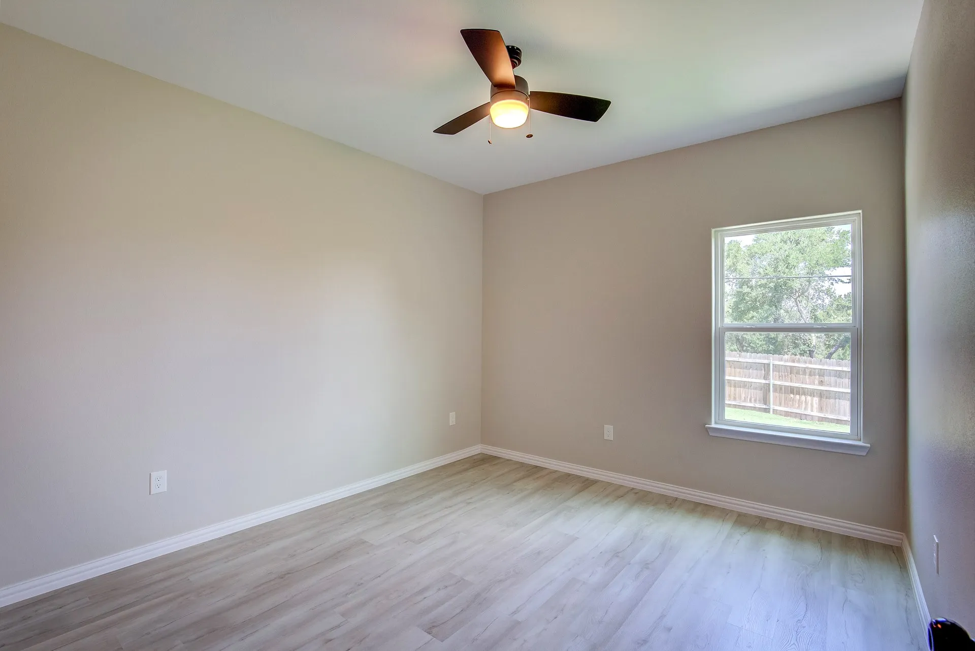 Single Family Residence For Rent in Tarrant County , 5116 Bonnell Avenue, Fort Worth, Texas 76107, 3 Bedroom, 2 Bathroom, 2 Garage spaces, 1,700 Sqft, built in 2022, mls#21383559, Real Estate Agent in Fort Worth, Homes For Rent in Tarrant county, Homes For Rent in Fort Worth, Realtor in Fort Worth Texas, Real Estate Brokerage Independent Realty Texas, Luminita Cordes Realtor