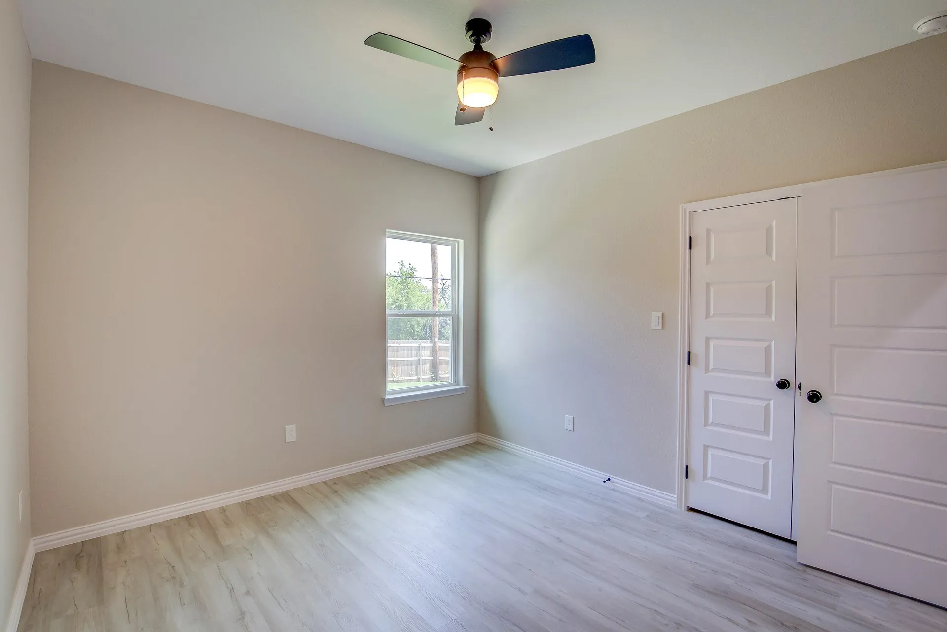Single Family Residence For Rent in Tarrant County , 5116 Bonnell Avenue, Fort Worth, Texas 76107, 3 Bedroom, 2 Bathroom, 2 Garage spaces, 1,700 Sqft, built in 2022, mls#21383559, Real Estate Agent in Fort Worth, Homes For Rent in Tarrant county, Homes For Rent in Fort Worth, Realtor in Fort Worth Texas, Real Estate Brokerage Independent Realty Texas, Luminita Cordes Realtor