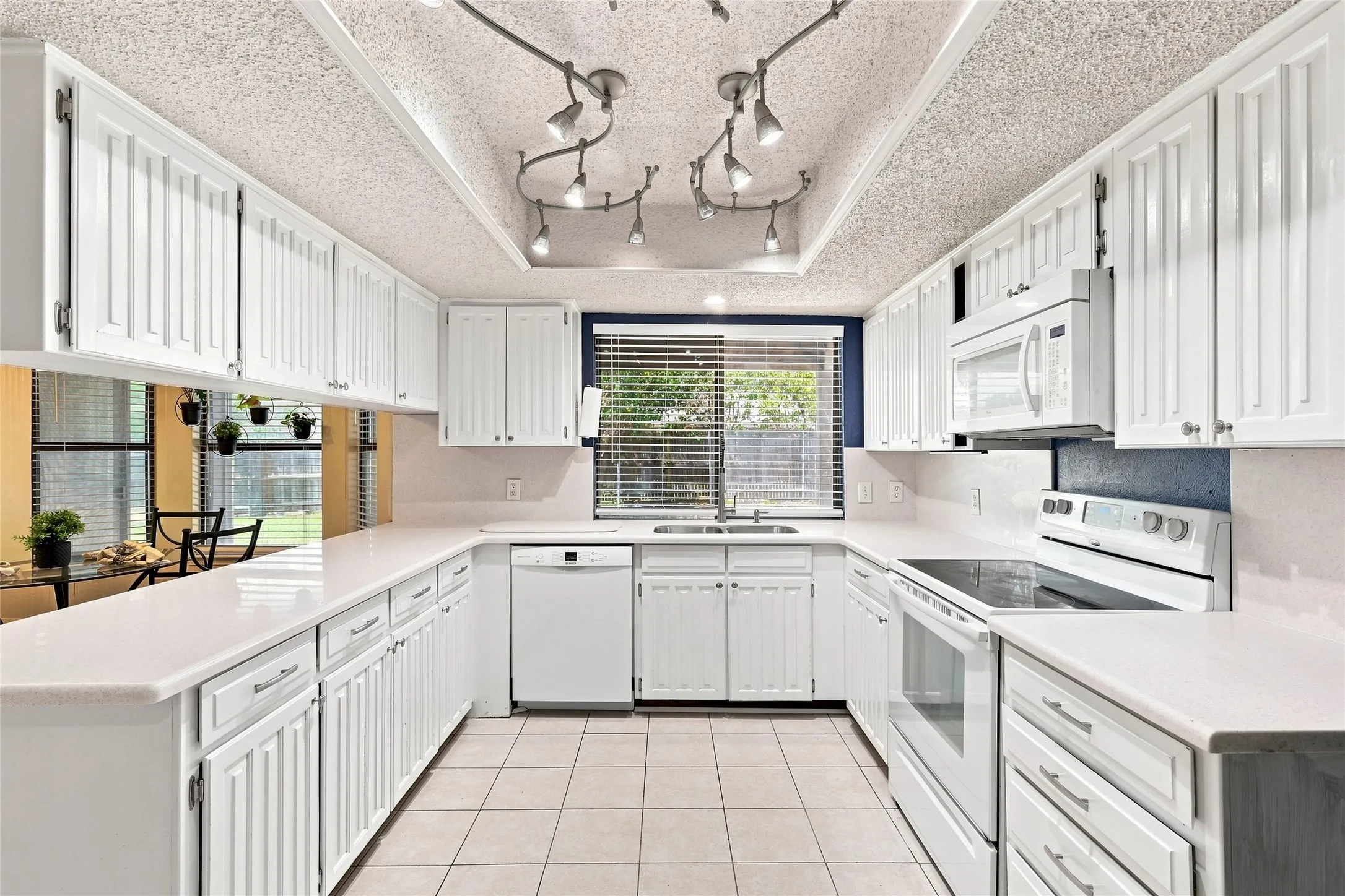 Single Family Residence For Sale in Tarrant County , 3113 Mossy Oak Lane, Bedford, Texas 76021, 3 Bedroom, 2 Bathroom, 2 Garage spaces, 1,719 Sqft, built in 1981, mls#21361748, Real Estate Agent in Bedford, Homes For Sale in Tarrant county, Homes For Sale in Bedford, Realtor in Bedford Texas, Real Estate Brokerage Independent Realty Texas, Luminita Cordes Realtor