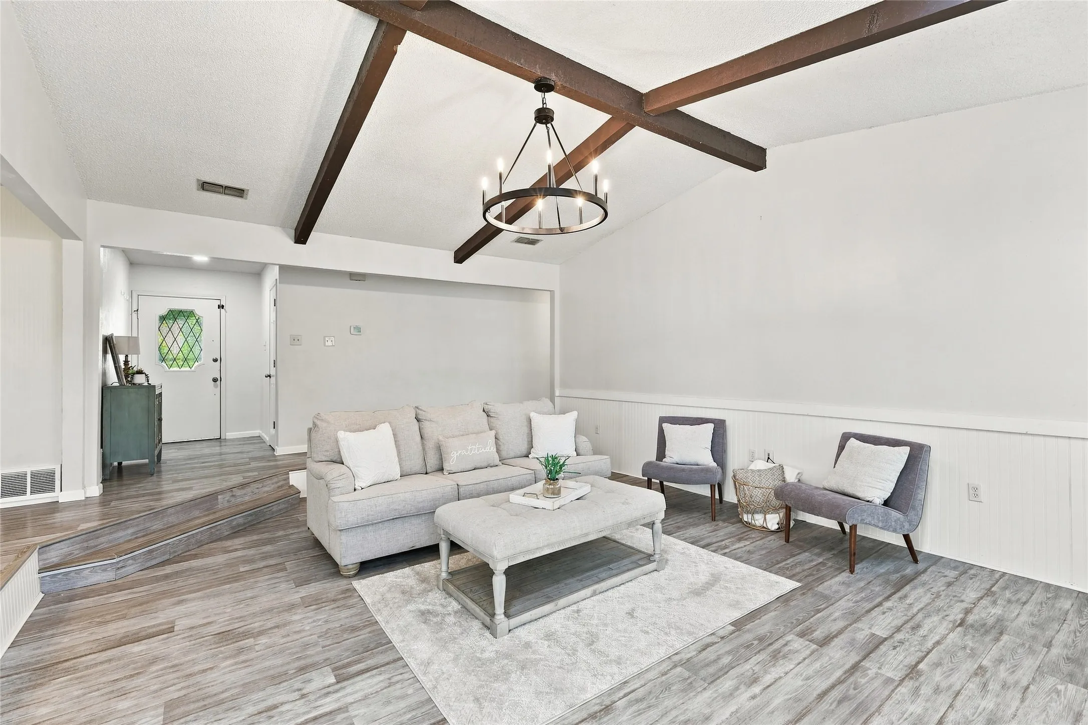 Single Family Residence For Sale in Tarrant County , 3113 Mossy Oak Lane, Bedford, Texas 76021, 3 Bedroom, 2 Bathroom, 2 Garage spaces, 1,719 Sqft, built in 1981, mls#21361748, Real Estate Agent in Bedford, Homes For Sale in Tarrant county, Homes For Sale in Bedford, Realtor in Bedford Texas, Real Estate Brokerage Independent Realty Texas, Luminita Cordes Realtor