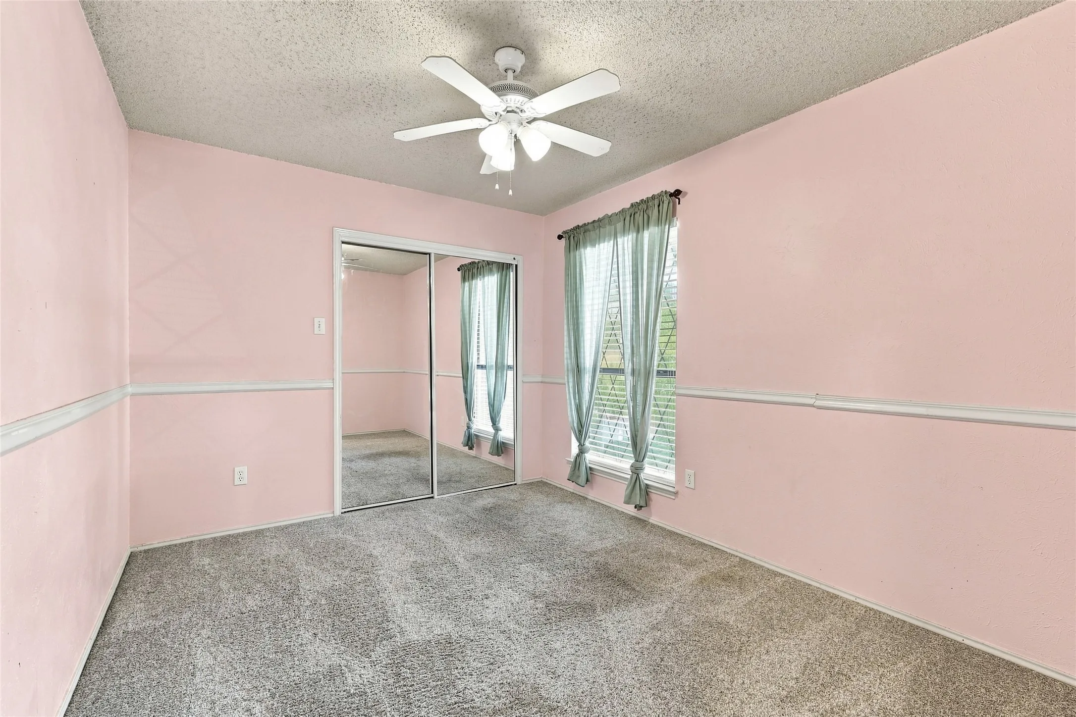 Single Family Residence For Sale in Tarrant County , 3113 Mossy Oak Lane, Bedford, Texas 76021, 3 Bedroom, 2 Bathroom, 2 Garage spaces, 1,719 Sqft, built in 1981, mls#21361748, Real Estate Agent in Bedford, Homes For Sale in Tarrant county, Homes For Sale in Bedford, Realtor in Bedford Texas, Real Estate Brokerage Independent Realty Texas, Luminita Cordes Realtor