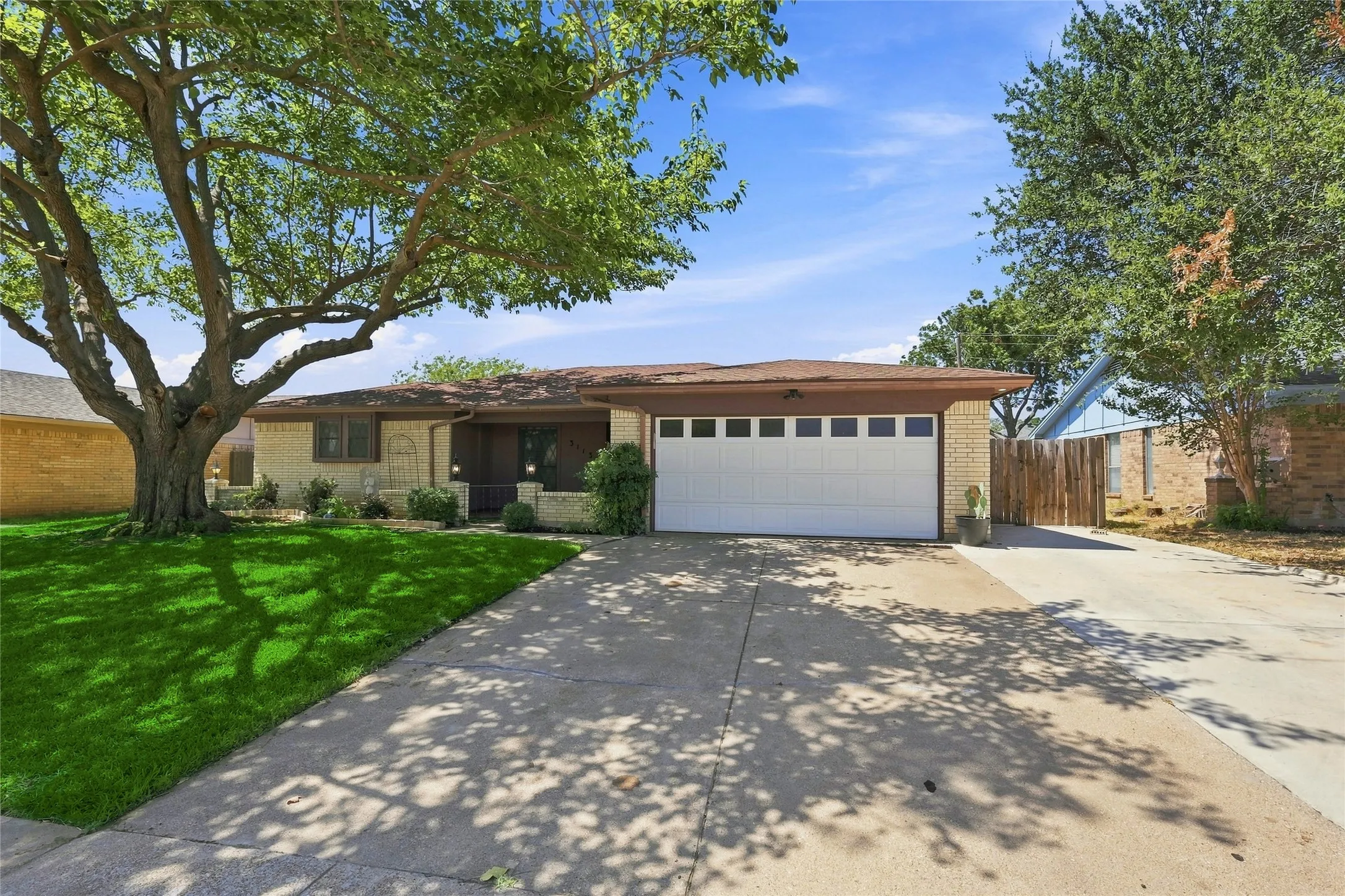 Single Family Residence For Sale in Tarrant County , 3113 Mossy Oak Lane, Bedford, Texas 76021, 3 Bedroom, 2 Bathroom, 2 Garage spaces, 1,719 Sqft, built in 1981, mls#21361748, Real Estate Agent in Bedford, Homes For Sale in Tarrant county, Homes For Sale in Bedford, Realtor in Bedford Texas, Real Estate Brokerage Independent Realty Texas, Luminita Cordes Realtor