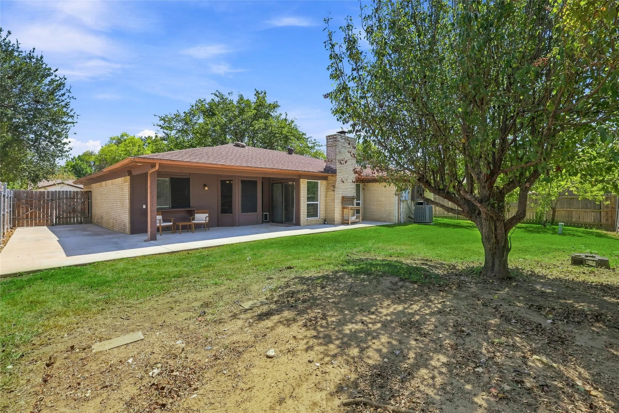 Single Family Residence For Sale in Tarrant County , 3113 Mossy Oak Lane, Bedford, Texas 76021, 3 Bedroom, 2 Bathroom, 2 Garage spaces, 1,719 Sqft, built in 1981, mls#21361748, Real Estate Agent in Bedford, Homes For Sale in Tarrant county, Homes For Sale in Bedford, Realtor in Bedford Texas, Real Estate Brokerage Independent Realty Texas, Luminita Cordes Realtor